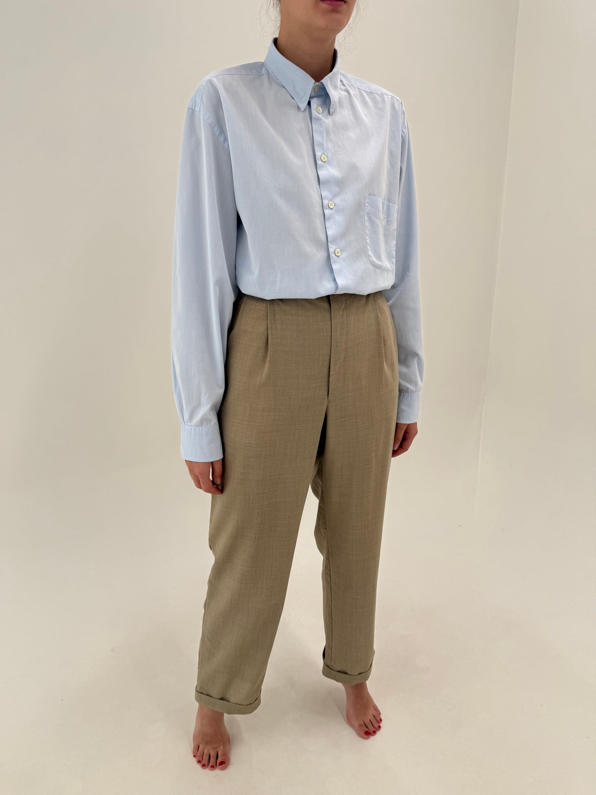 Pantaloni Valentino tall camel din lanita extrafina cu pense, manșetă și talie ultra înaltă