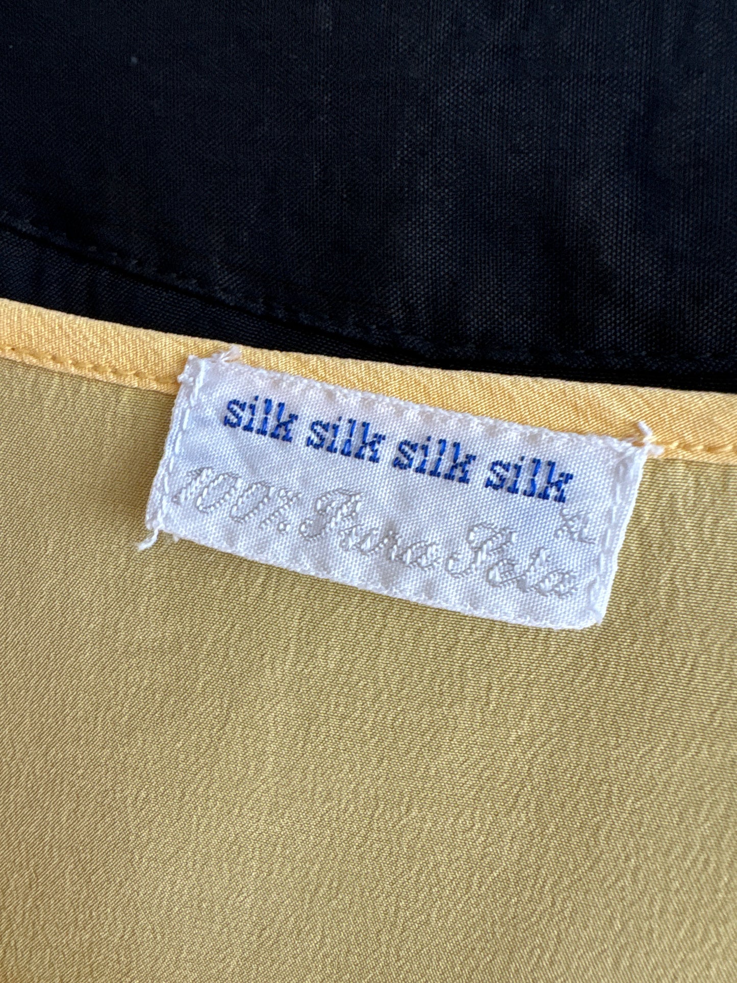 Top butter yellow din mătase naturală în croi minimalist