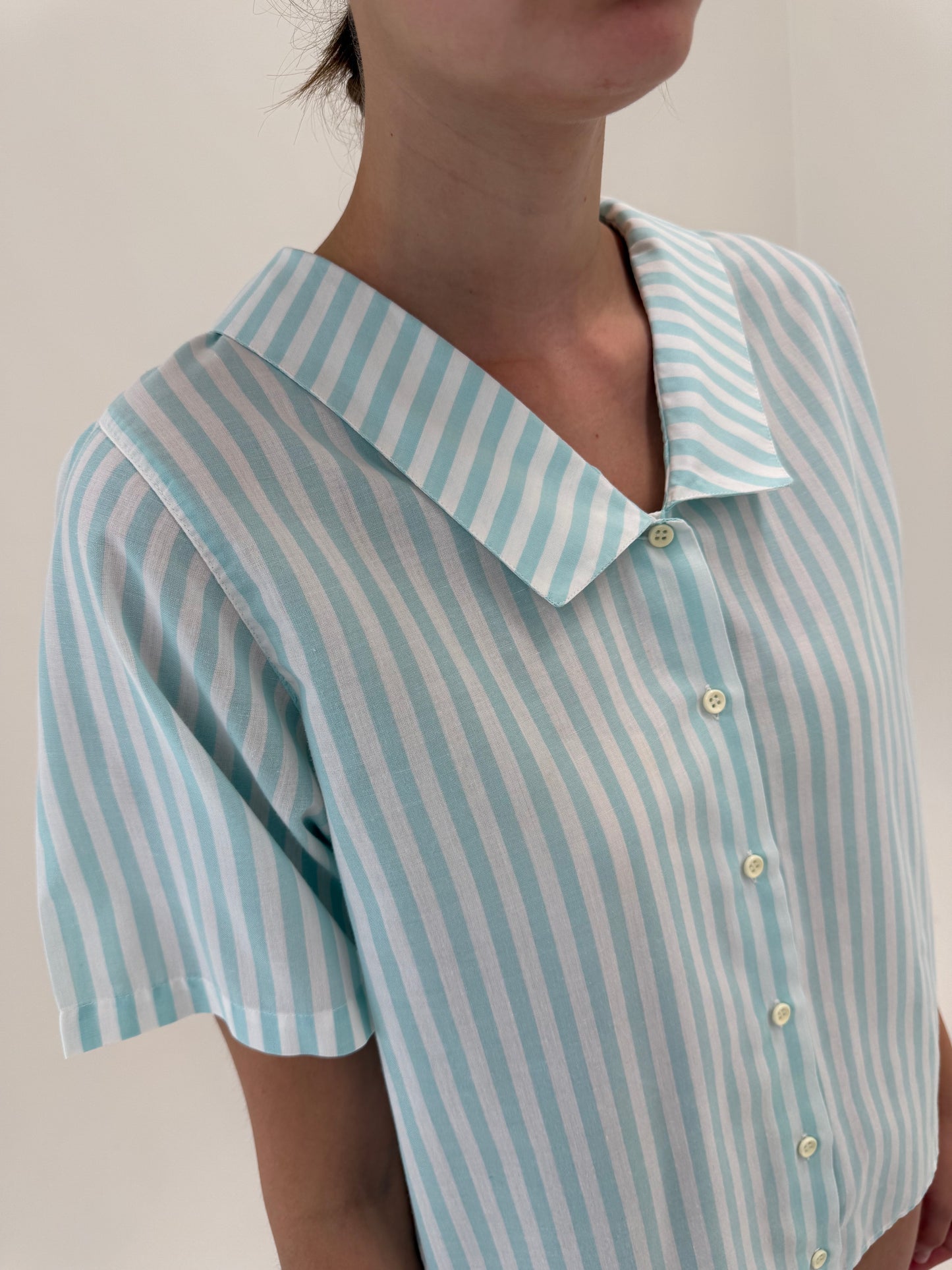 Cămașa vintage în dungi fine mint green din panzica de bumbac