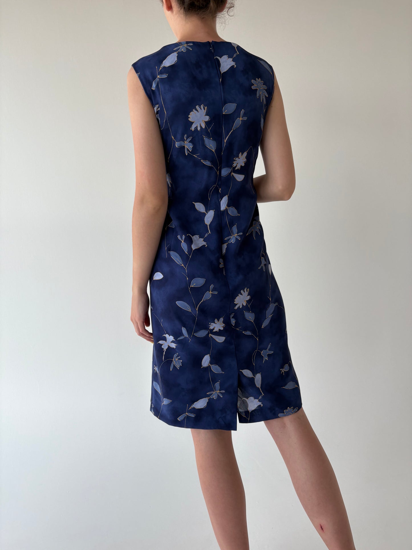 Rochie in nuante superbe de albastru cu print floral delicat