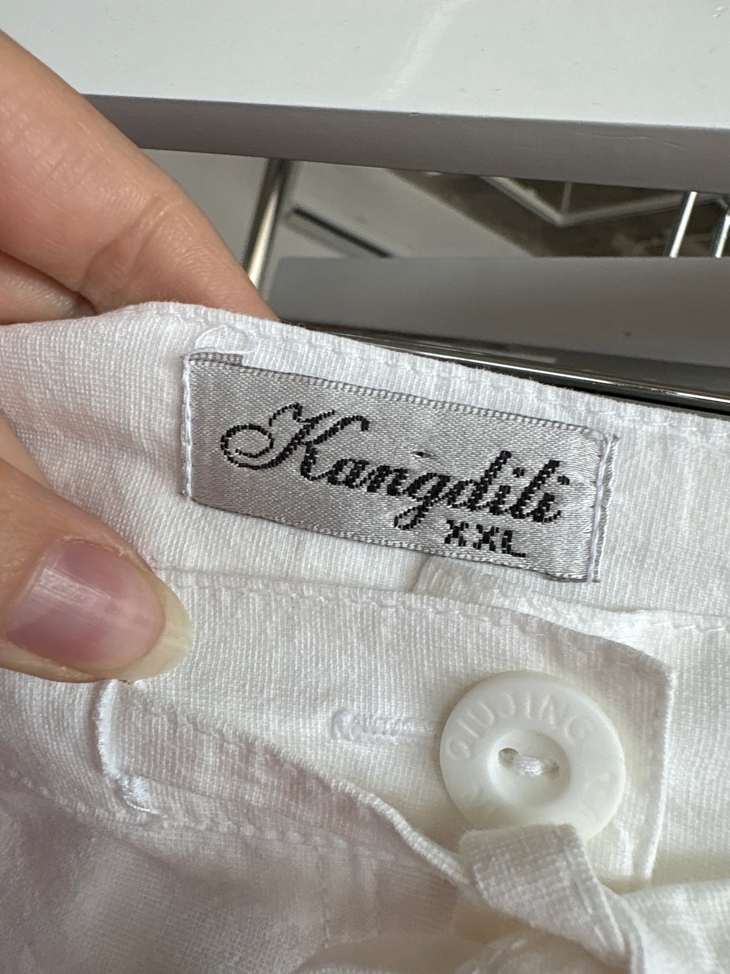 Pantaloni din pânză premium de bumbac în croi drept cu talie ușor reglabilă