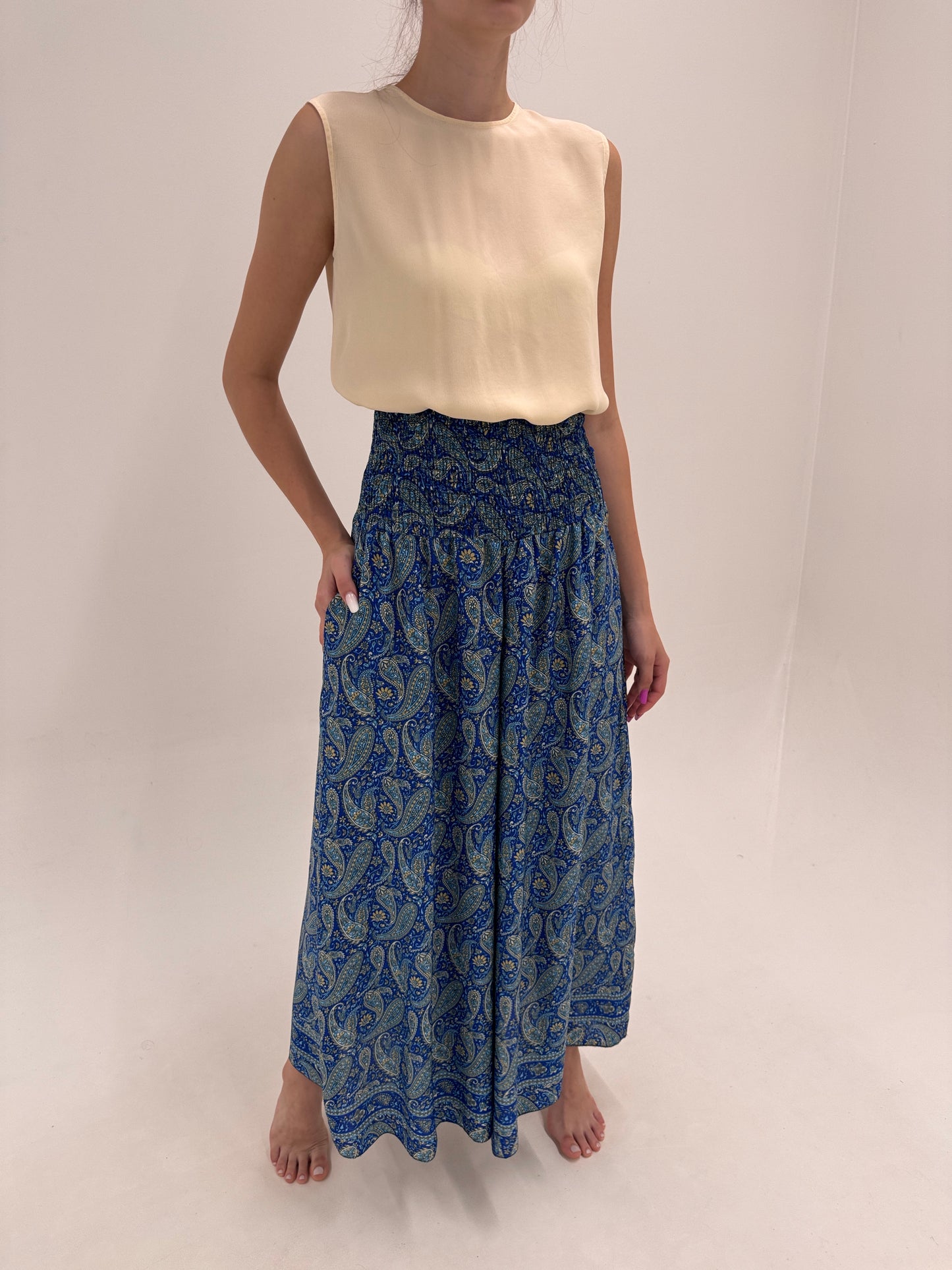 Pantaloni boho palazzo din mătase naturală cu print paisley