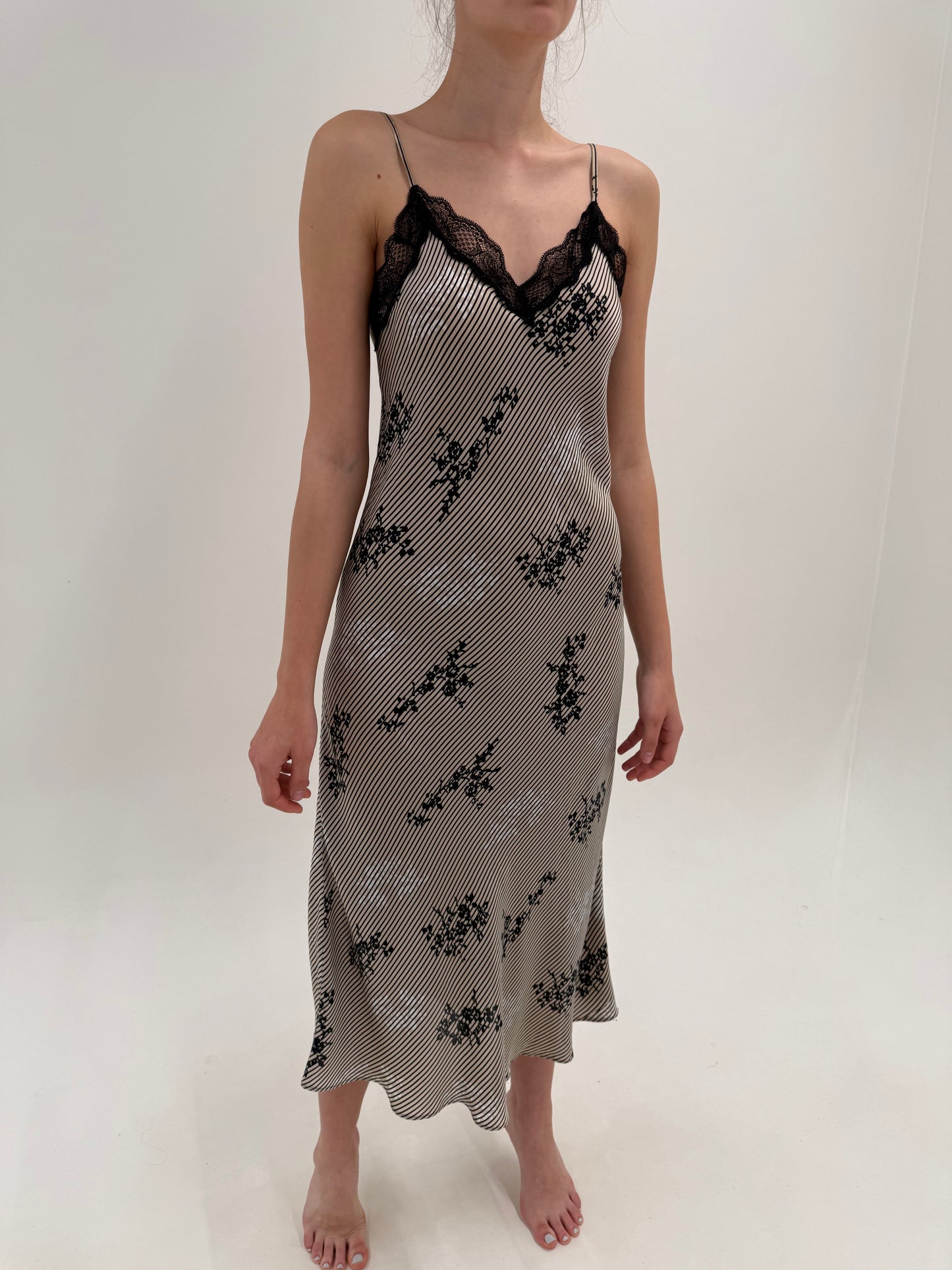 Rochie tip furou spre maxi din mătase naturală în bie