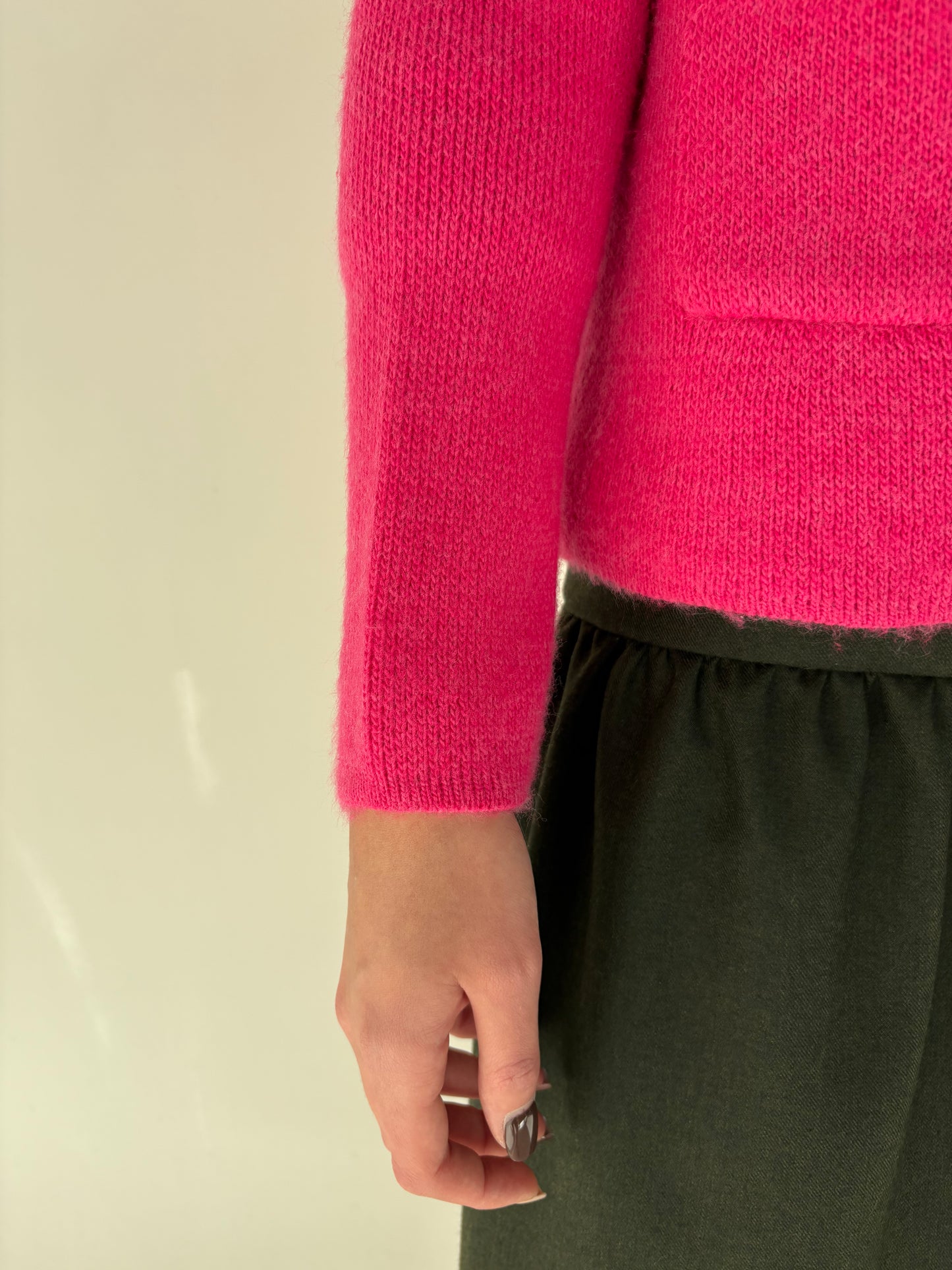 Cardigan tip sacou fucsia din lana extrafina de gramaj mare