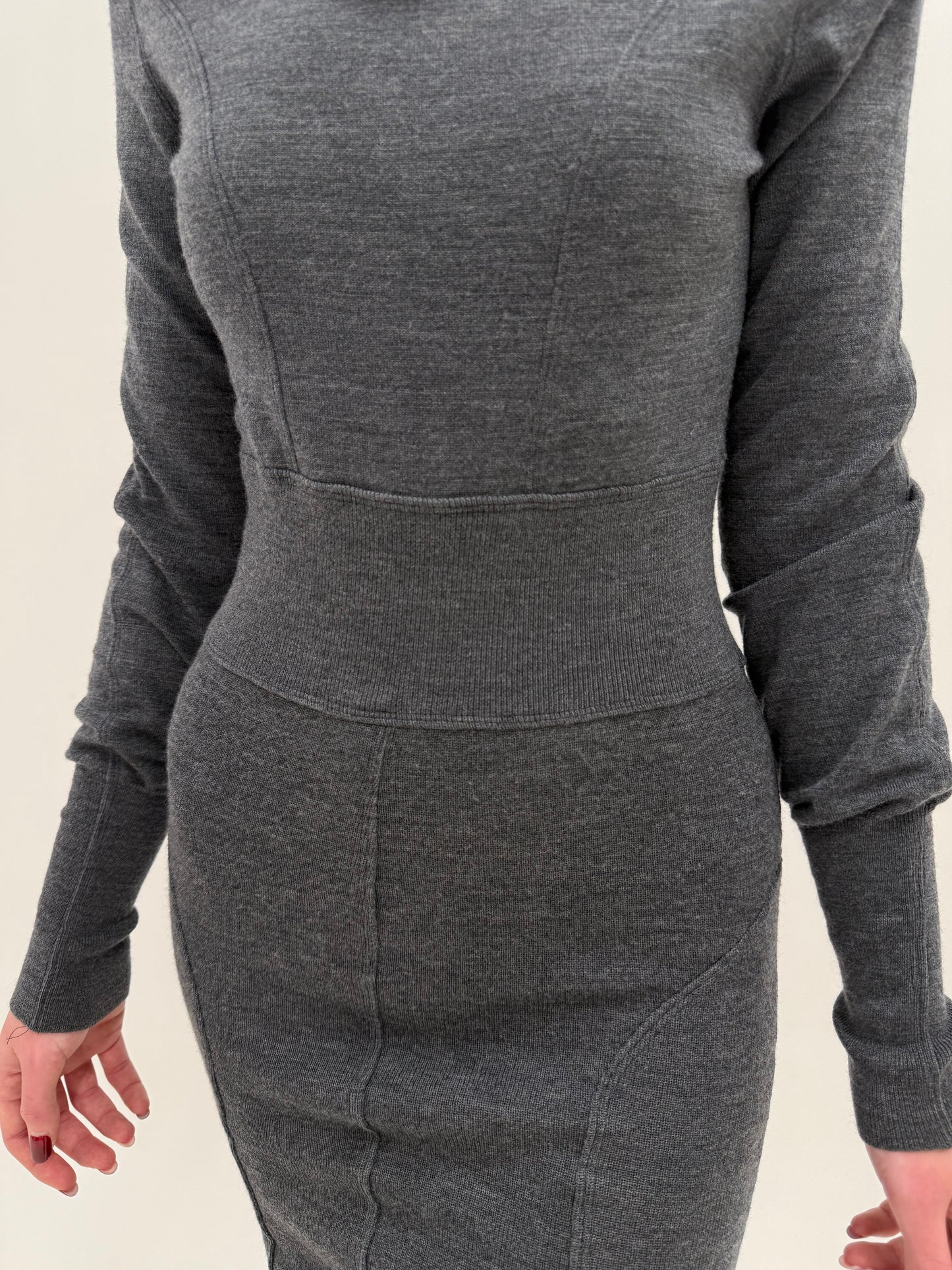 Rochie tip maleta cu talie ultra marcată din lana merino extrafina