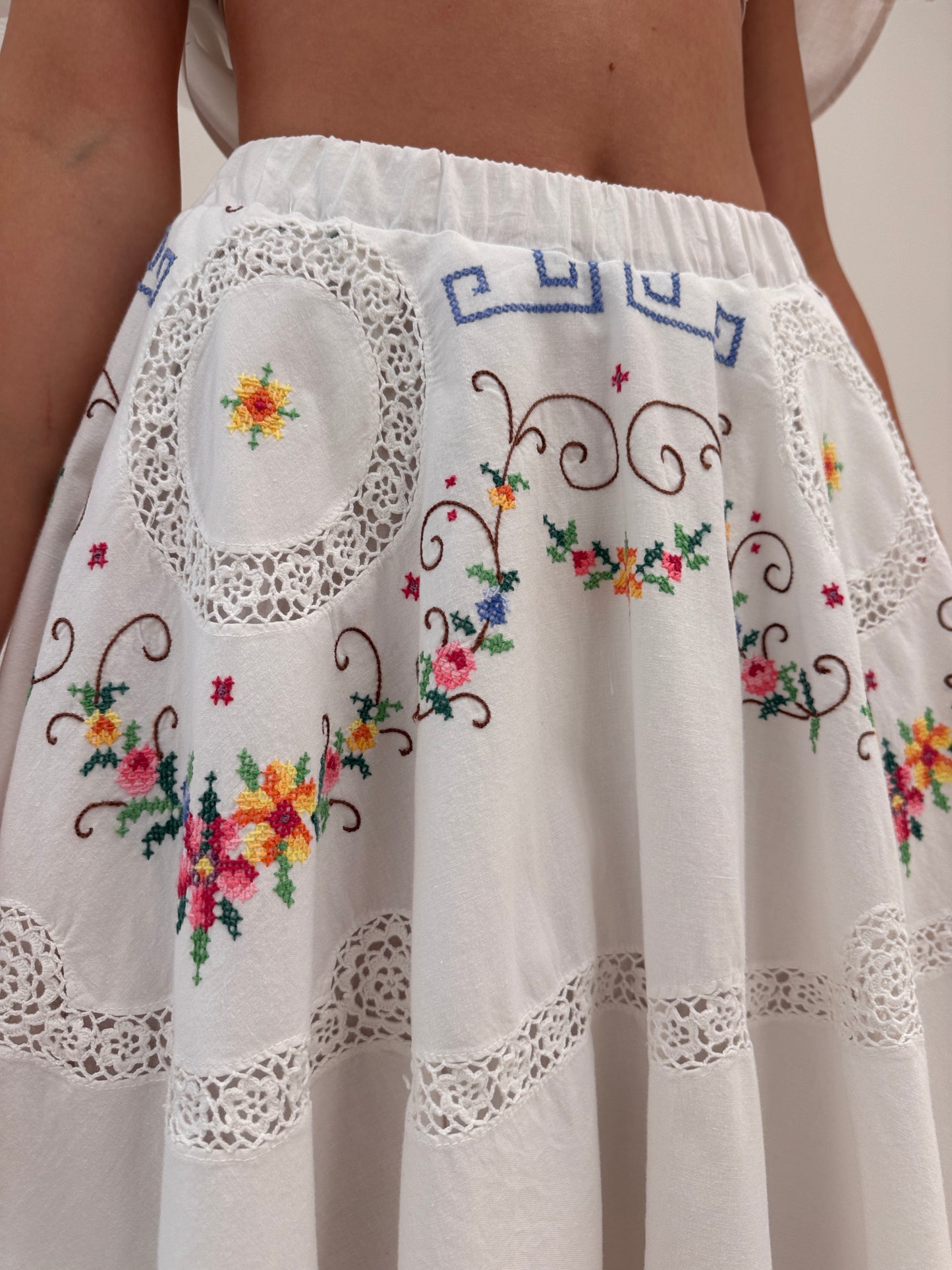 Set vintage bijuterie cu broderie manuală colorată și macrame manual din panza