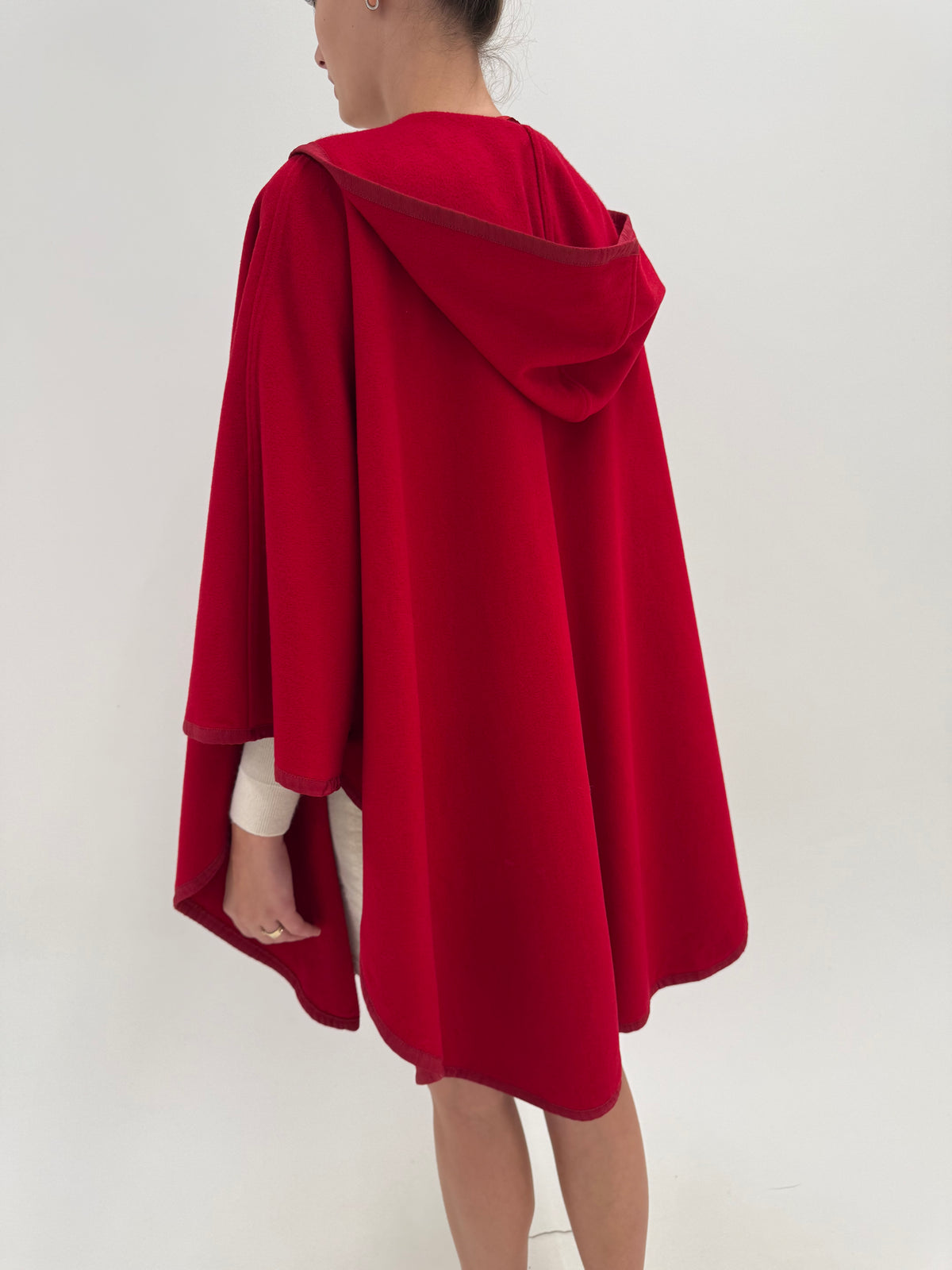 Capa luxury Pierre Cardin tip palton cu glugă cherry red din lana extrafina plină