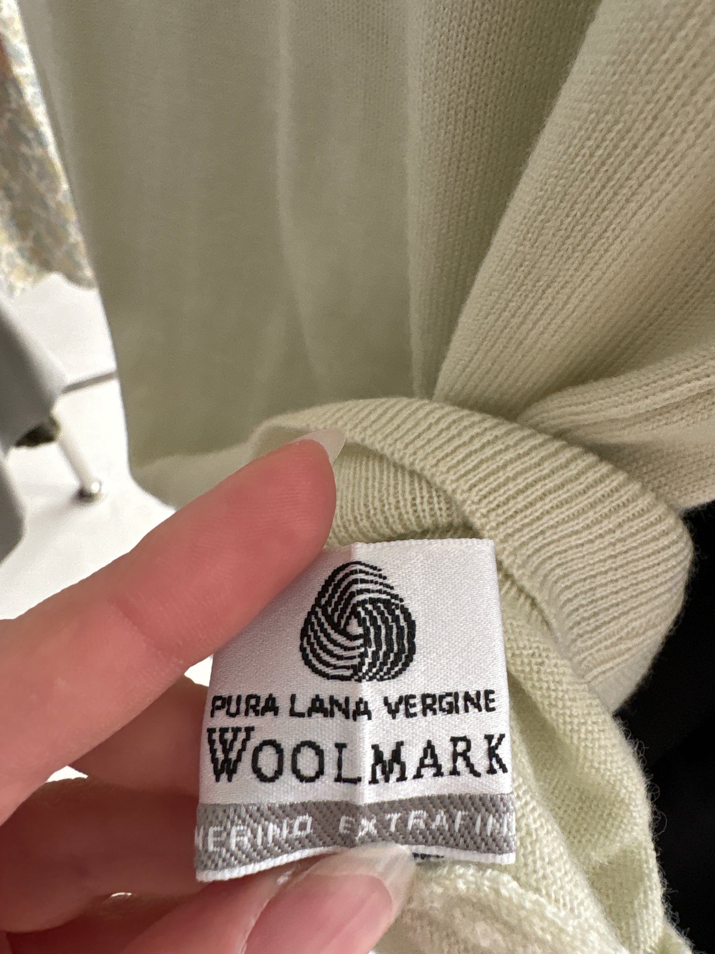 Top / vesta verde pudrat din lana merino extrafina pura certificată