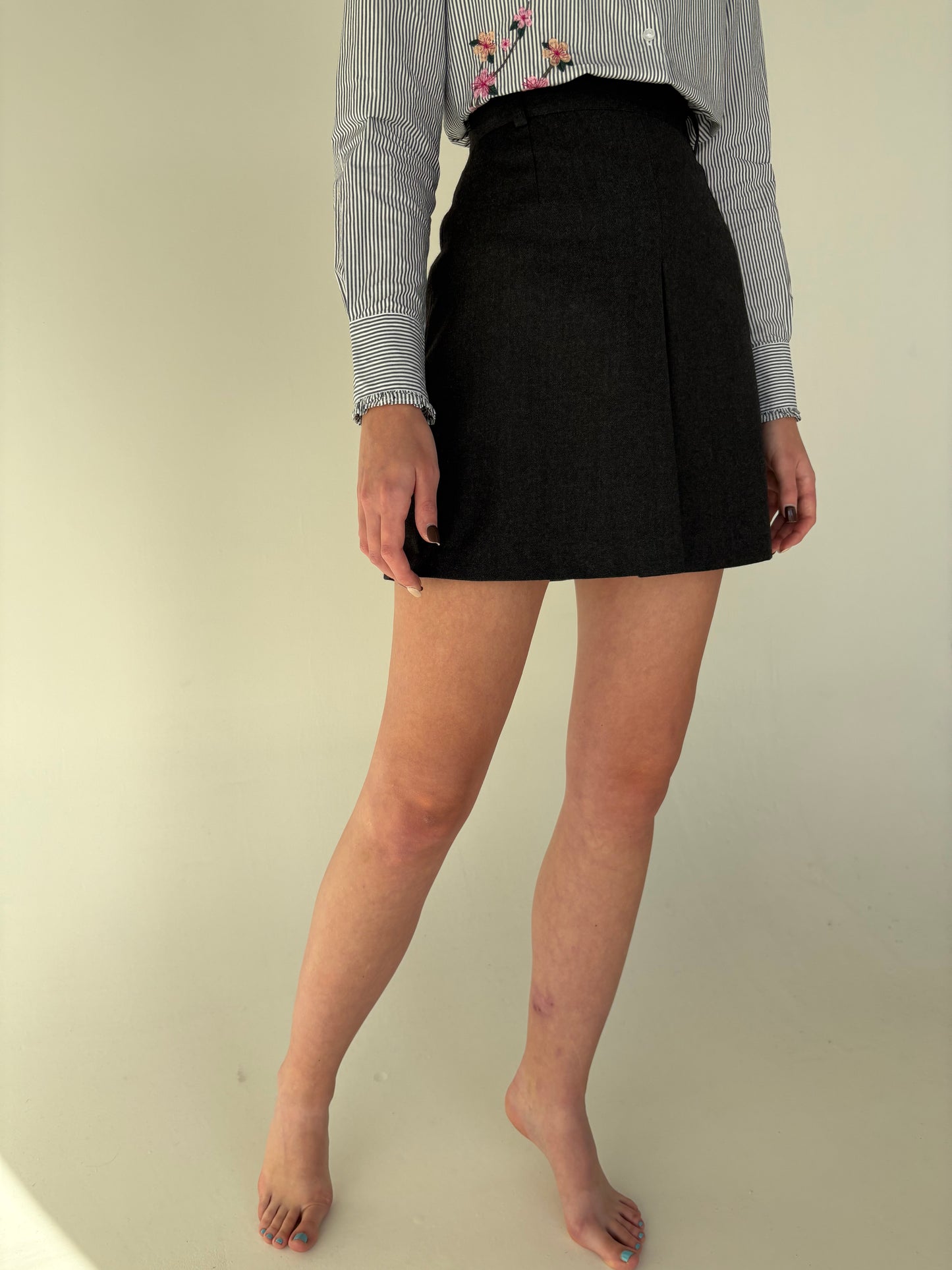 Fustă mini italiana cu talie ultra înaltă marcată din lana pura virgină