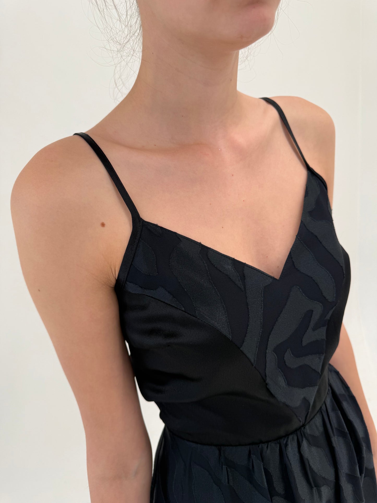 LBD vintage in croi de ani 50 de cocktail din material spectaculos