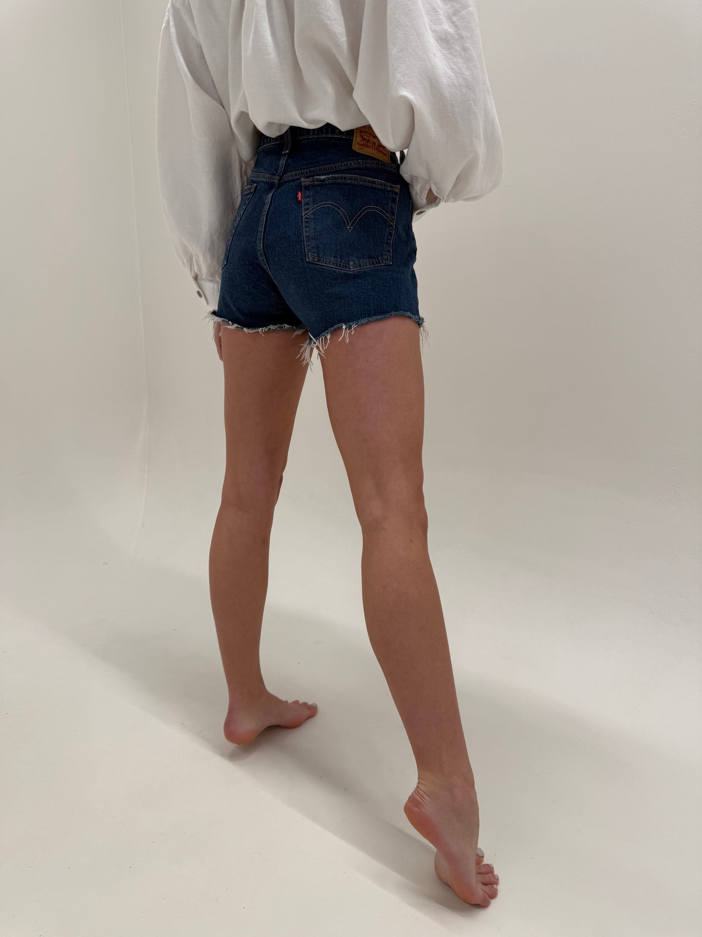 Pantaloni scurți Levi’s din jeans dark wash
