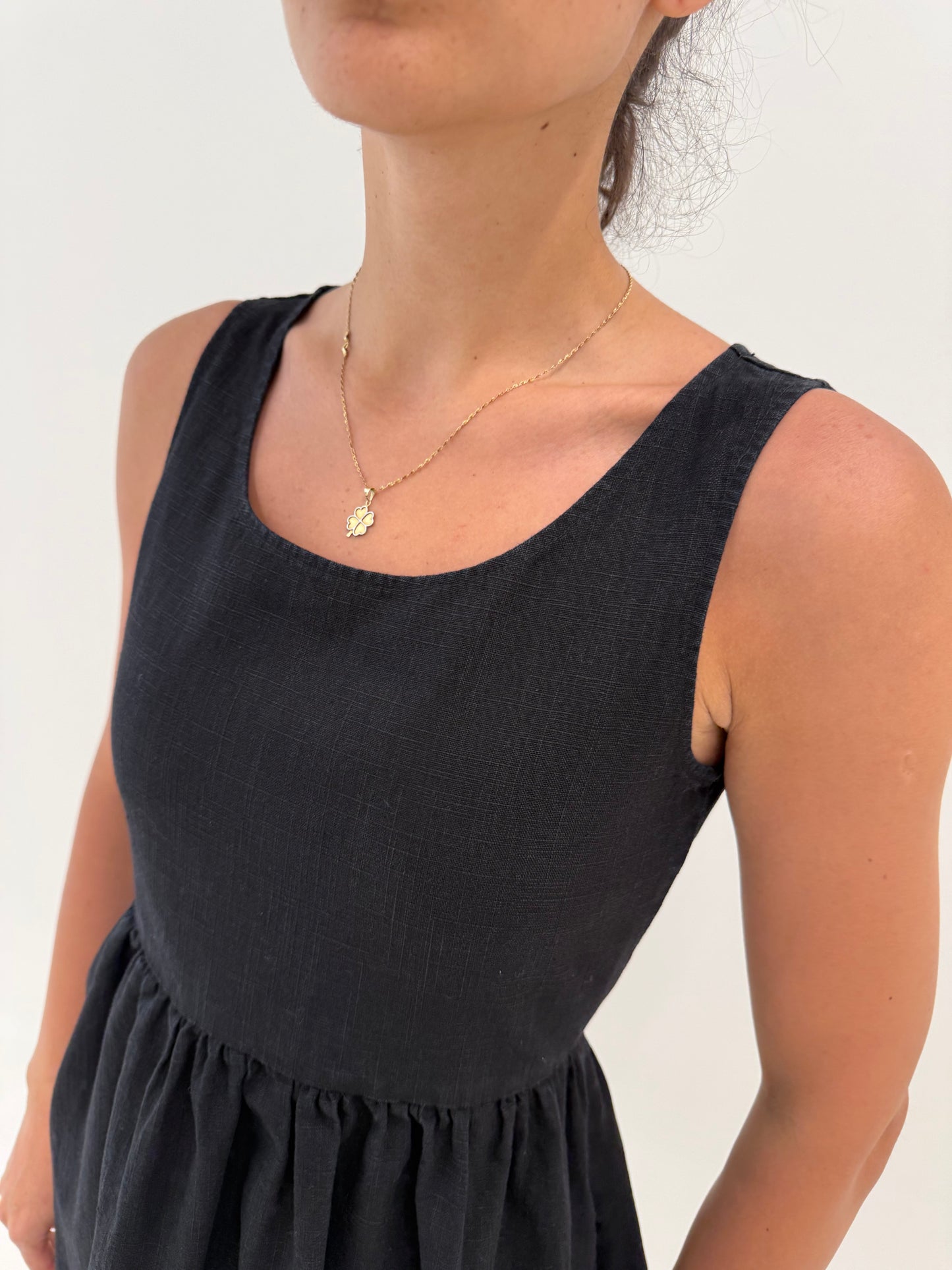 Rochie neagră din in premium handmade în croi minimalist cu buzunare