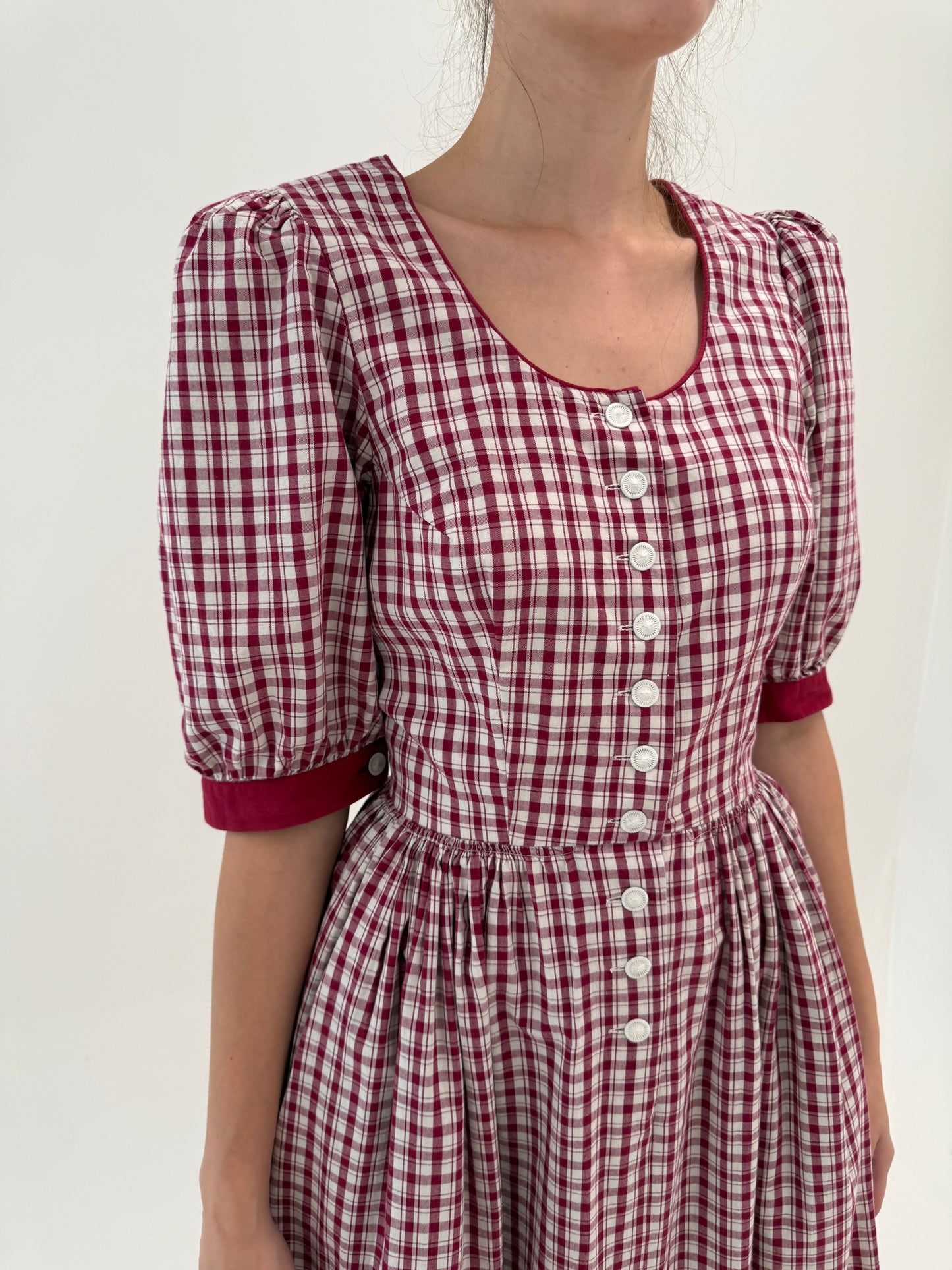 Rochie gingham vintage cu corsaj și print burgundy din pânză de bumbac