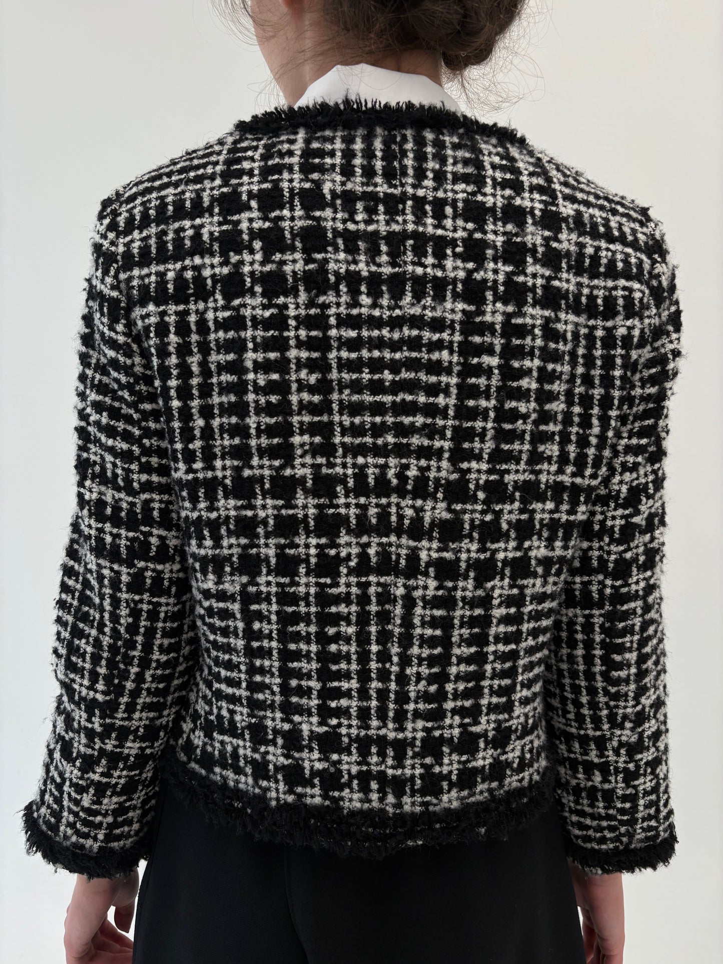 Sacou în stil Chanel din tweed plin cu print alb negru