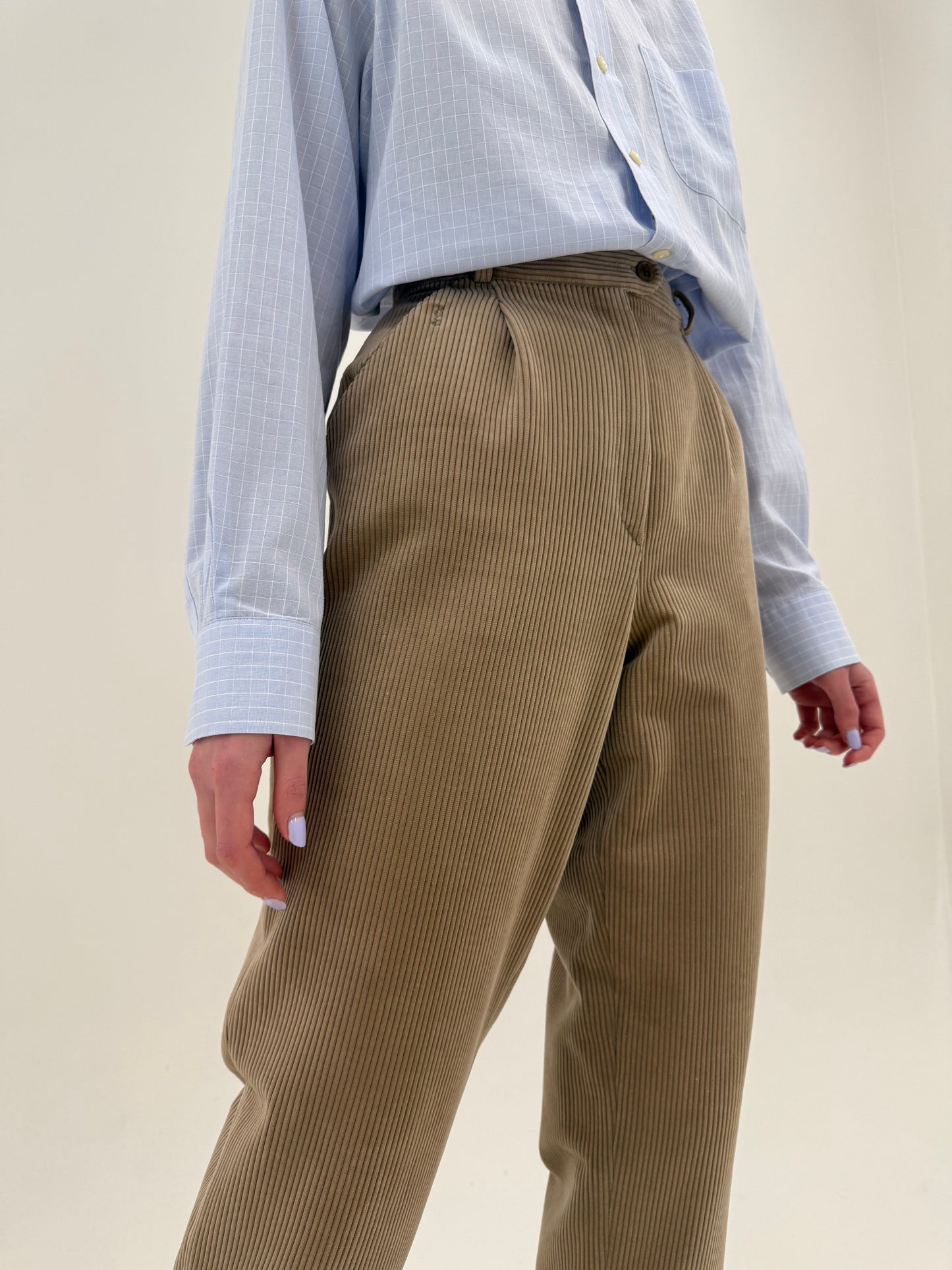 Pantaloni nude din corduroy premium cu talie ultra înaltă și pense