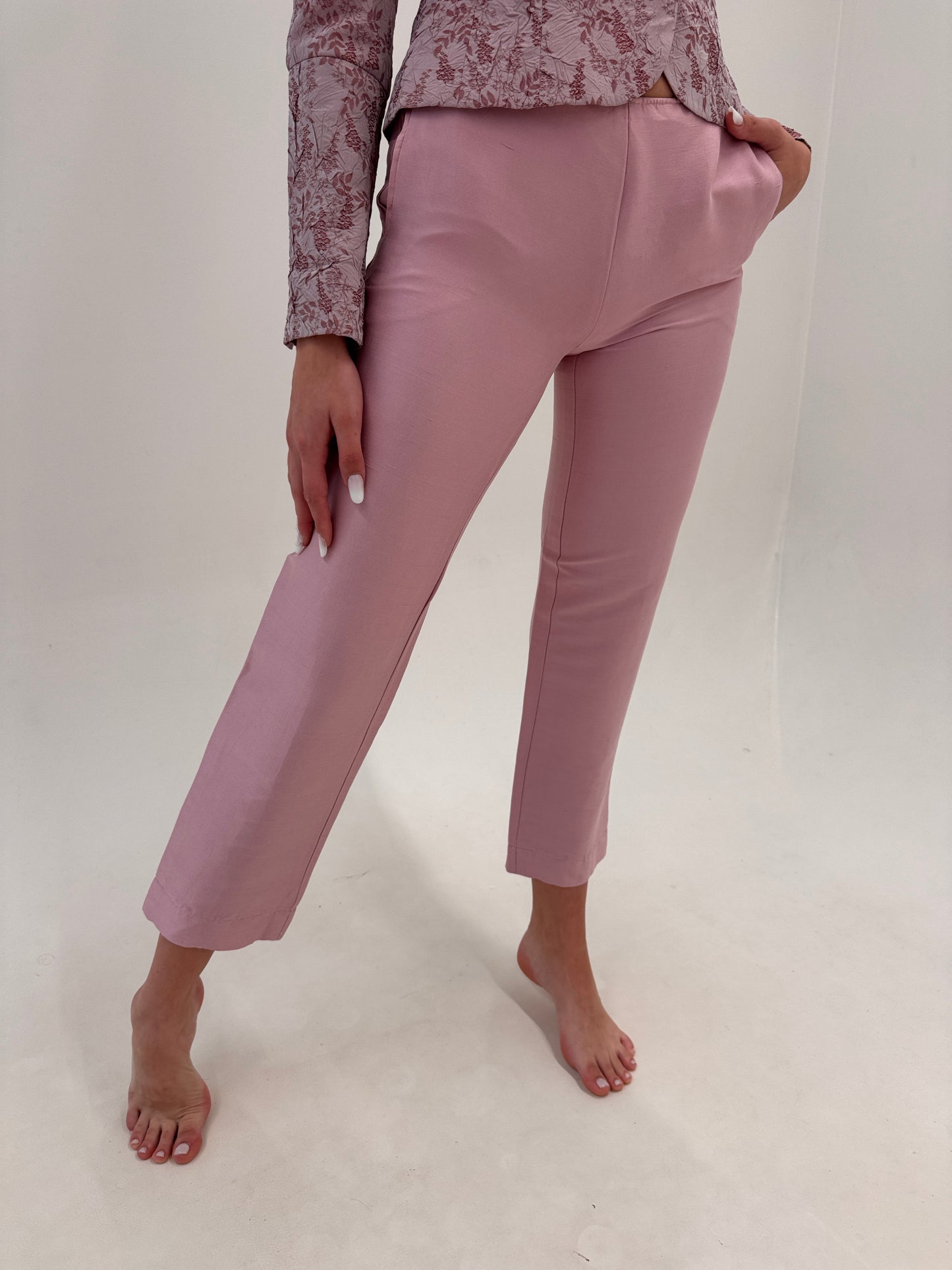 Pantaloni petite dusty powder Pink din mătase naturală de la zi la cocktail