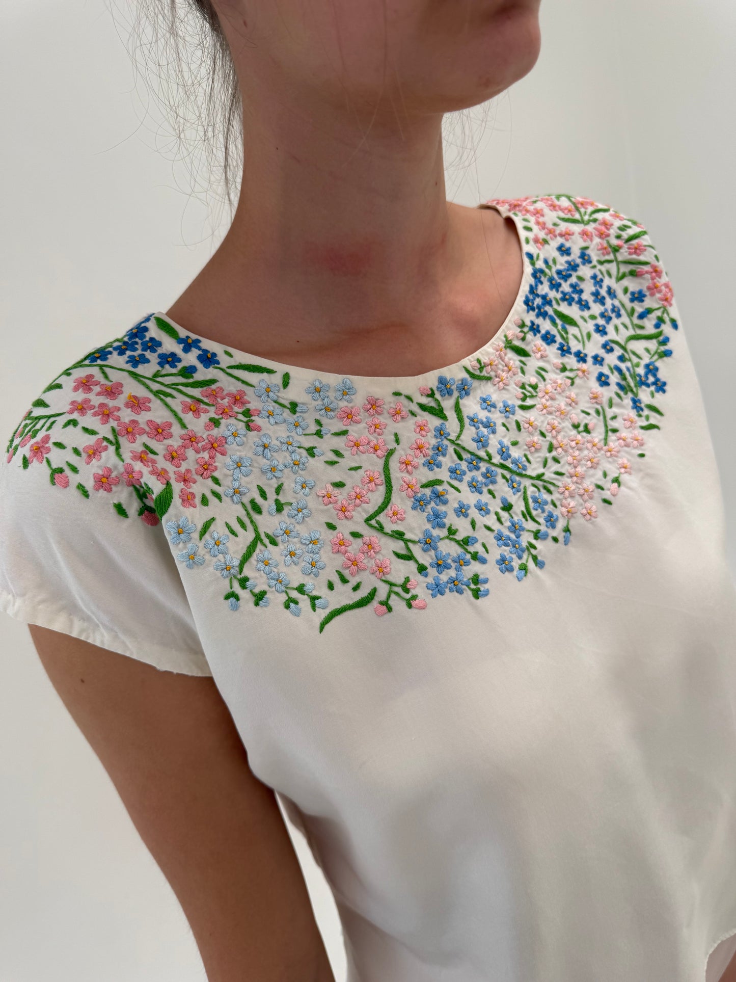 Top vintage bijterie din mătase naturală cu broderie manuală