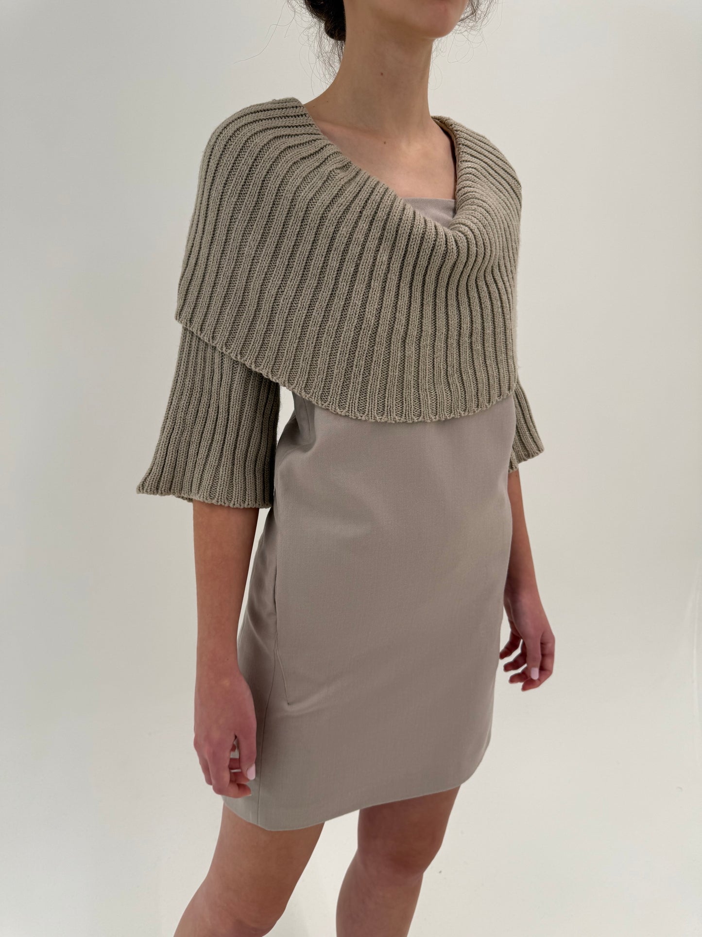 Rochie grej din stofita și tricot de lana extrafina în croi ovoidal