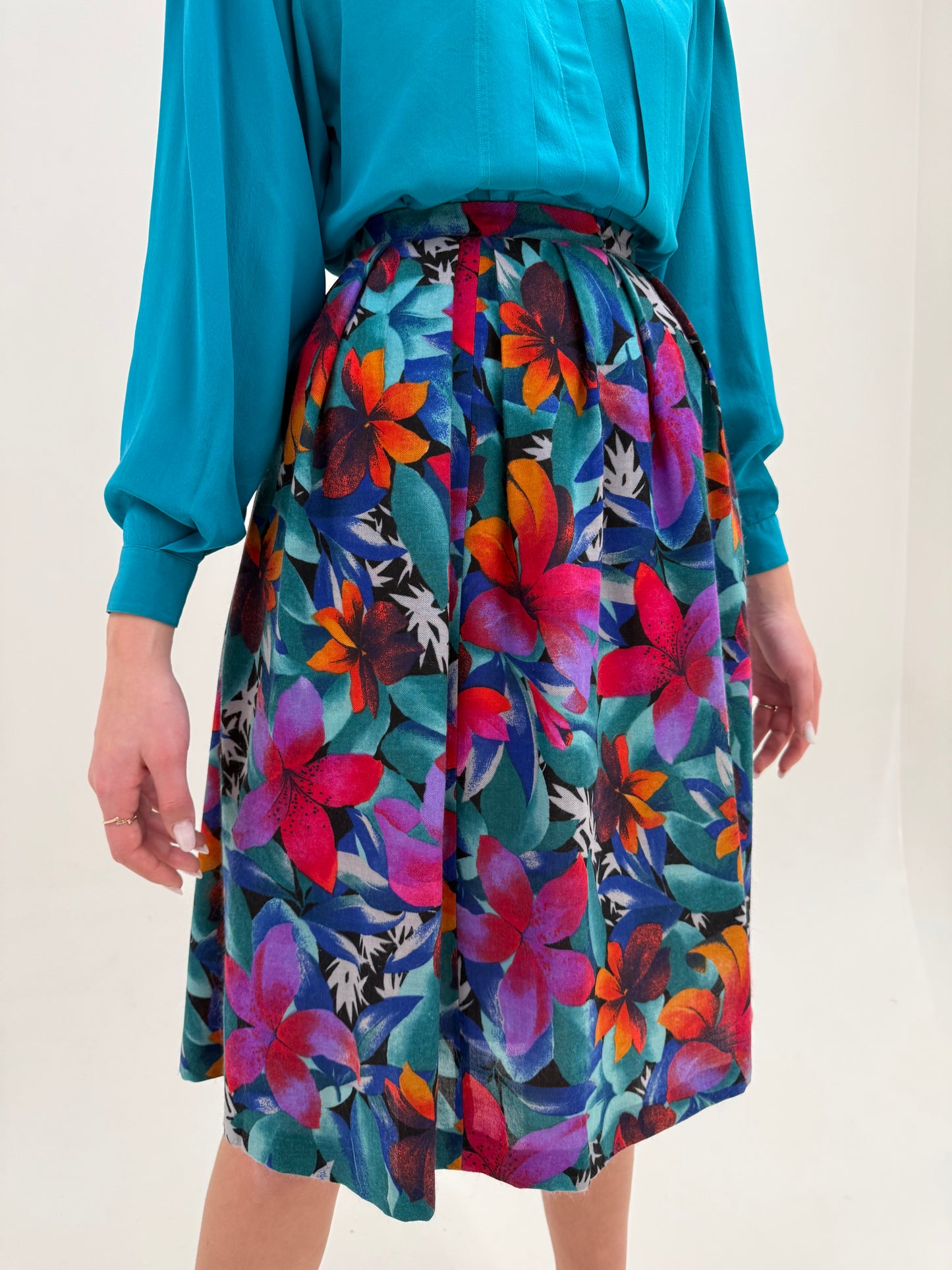 Fustă vintage în croi de ani 50 cu print floral superb in culori tari