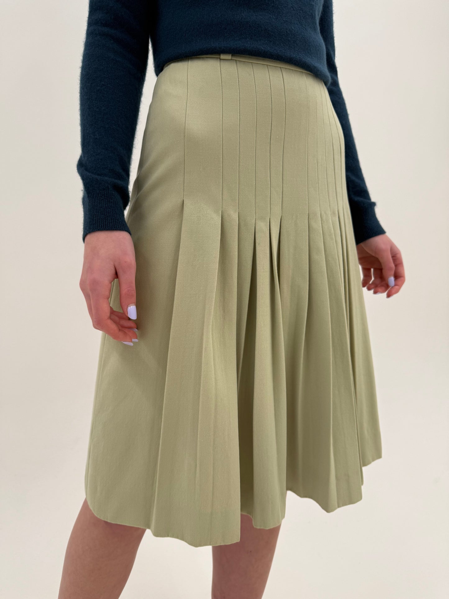 Fustă plisata light sage green din lana worsted italiană extra