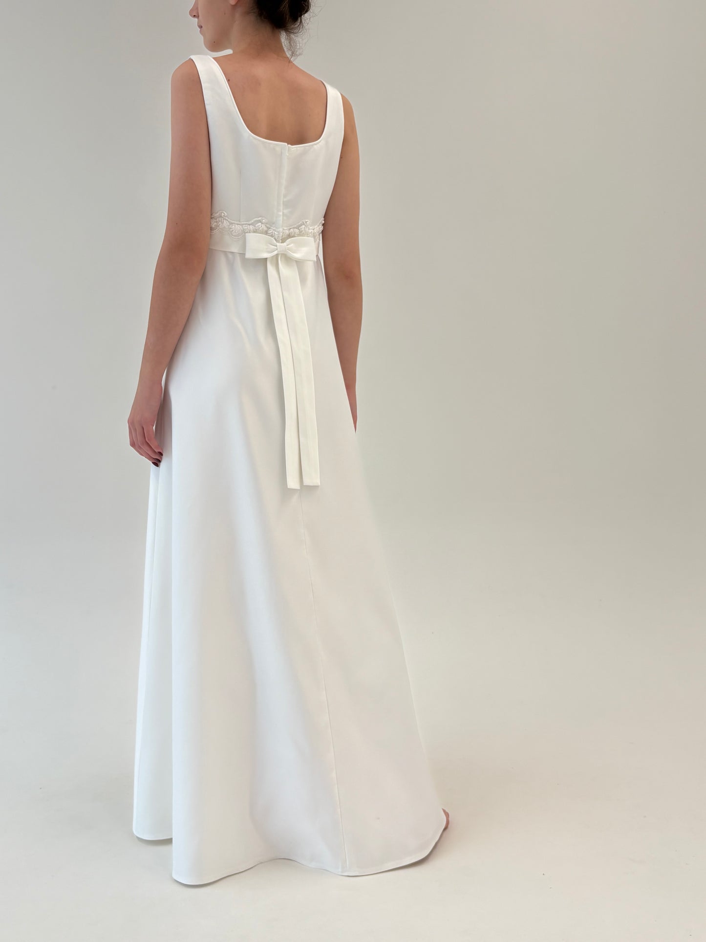 Rochie vintage de ceremonie cu aplicații manuale delicate și talie empire