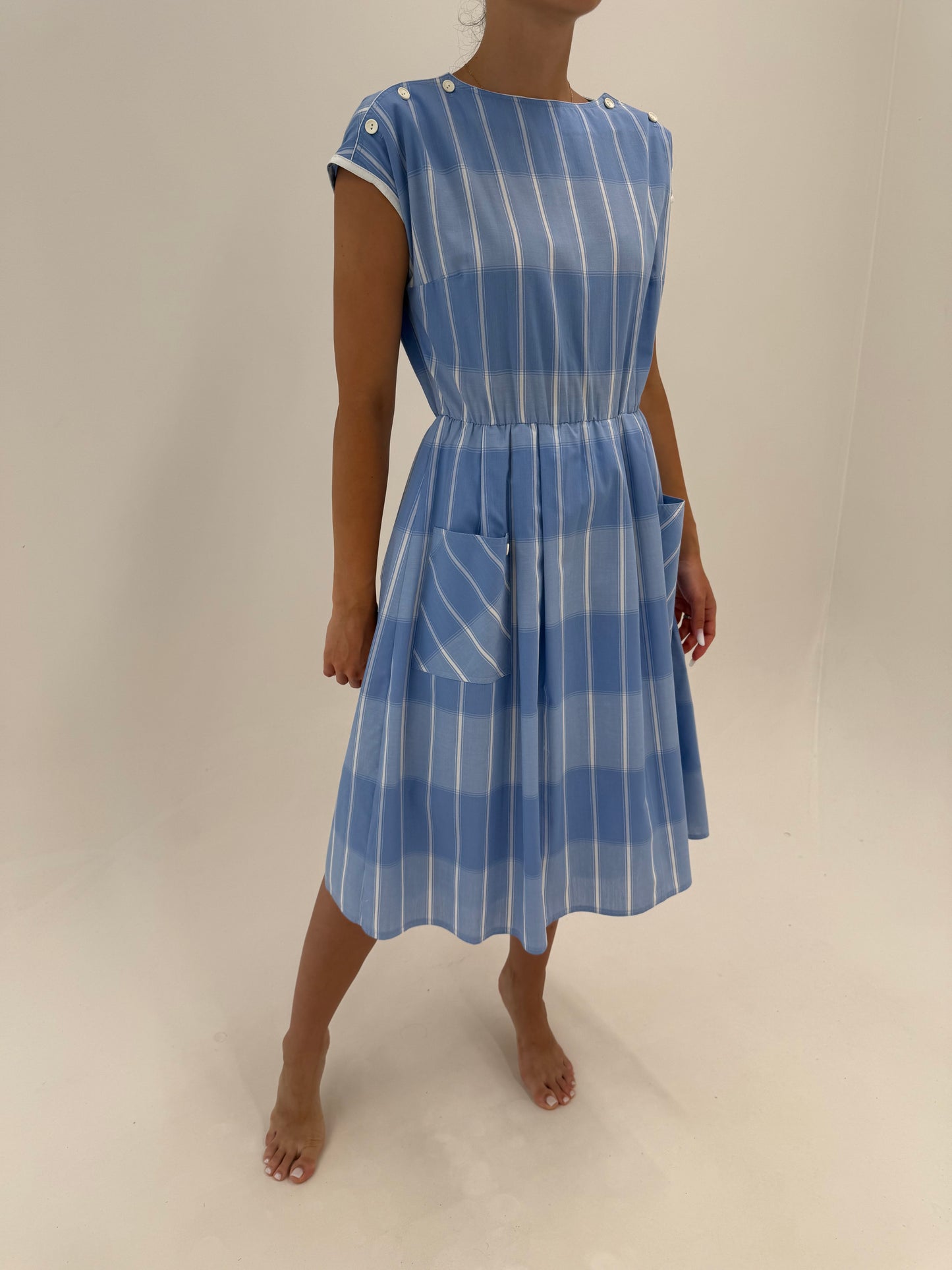 Rochie vintage din pânză de bumbac baby blue cu dungi fine în croi retro modern