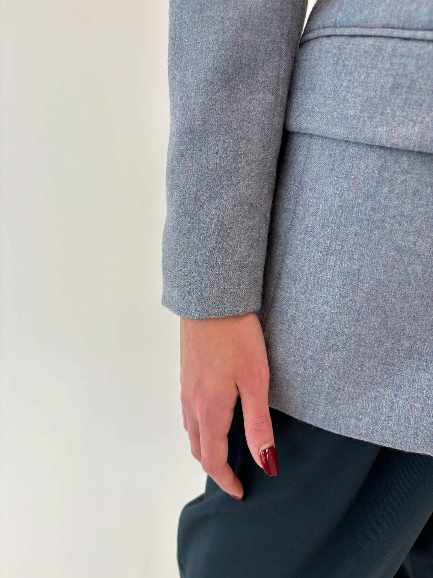 Sacou baby Blue de brand luxury italian din lana extrafina pura certificată