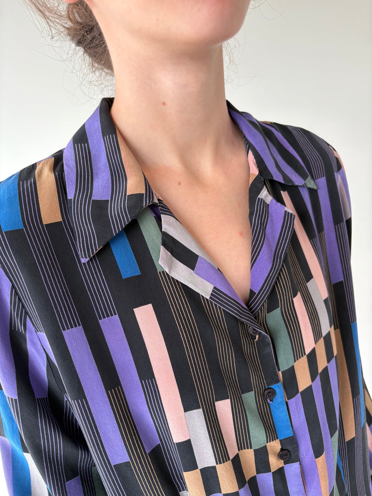 Cămașa din mătase naturală mată cu print geometric
