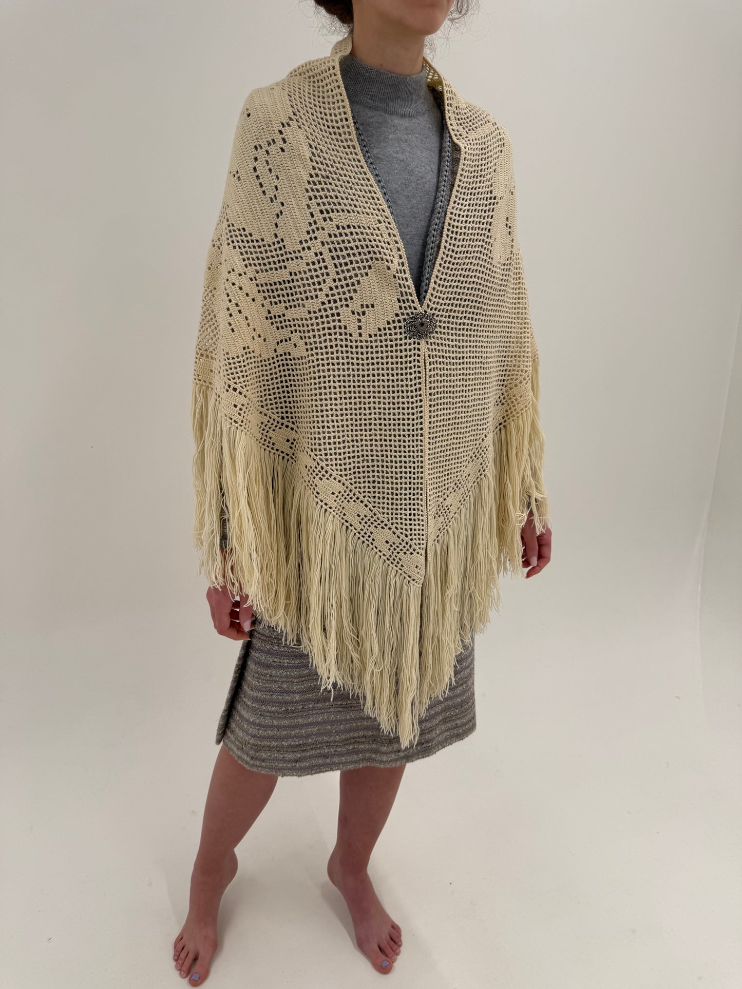 Capa vintage tip macrame lucrată manual din lana extrafina