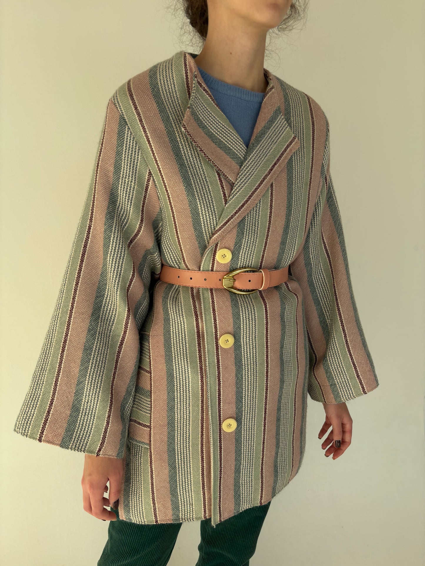 Palton din lana texturată în culori pudrate și croi lejer