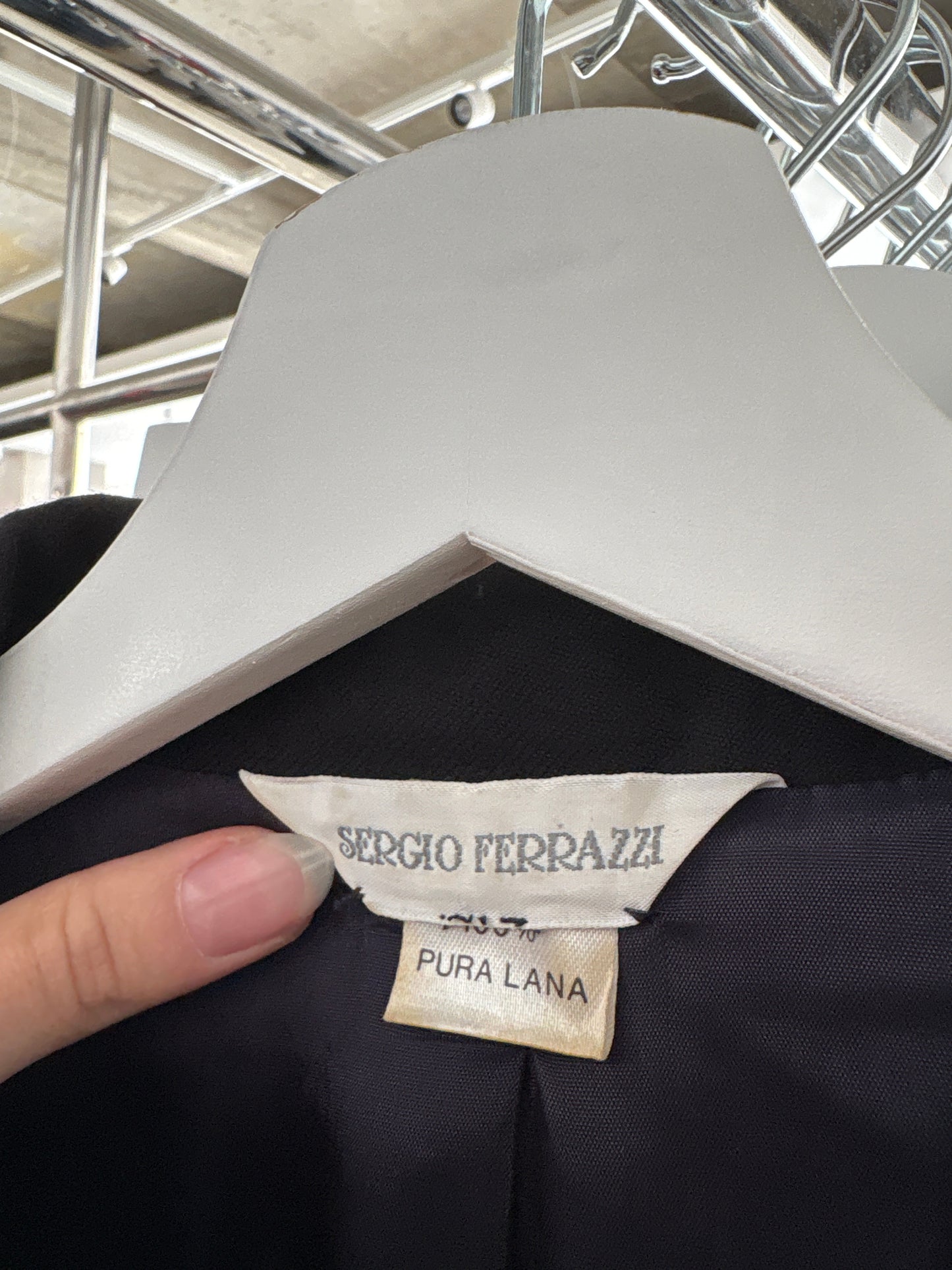 Sacou în croi mai lung ușor cambrat din stofă plină de lana pura cu nasturi aurii