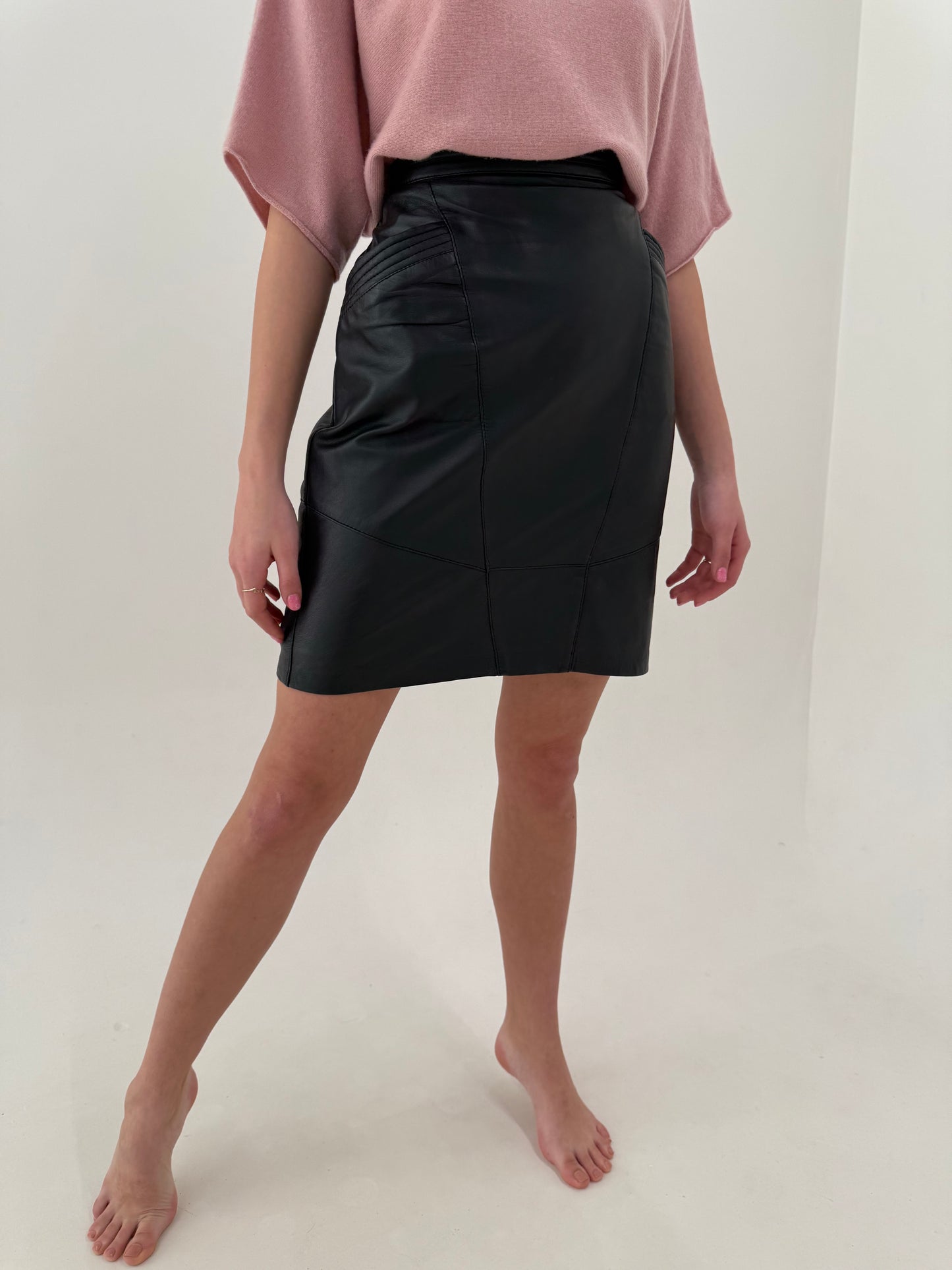 Fustă din piele naturală extrem de moale cu buzunare oblice