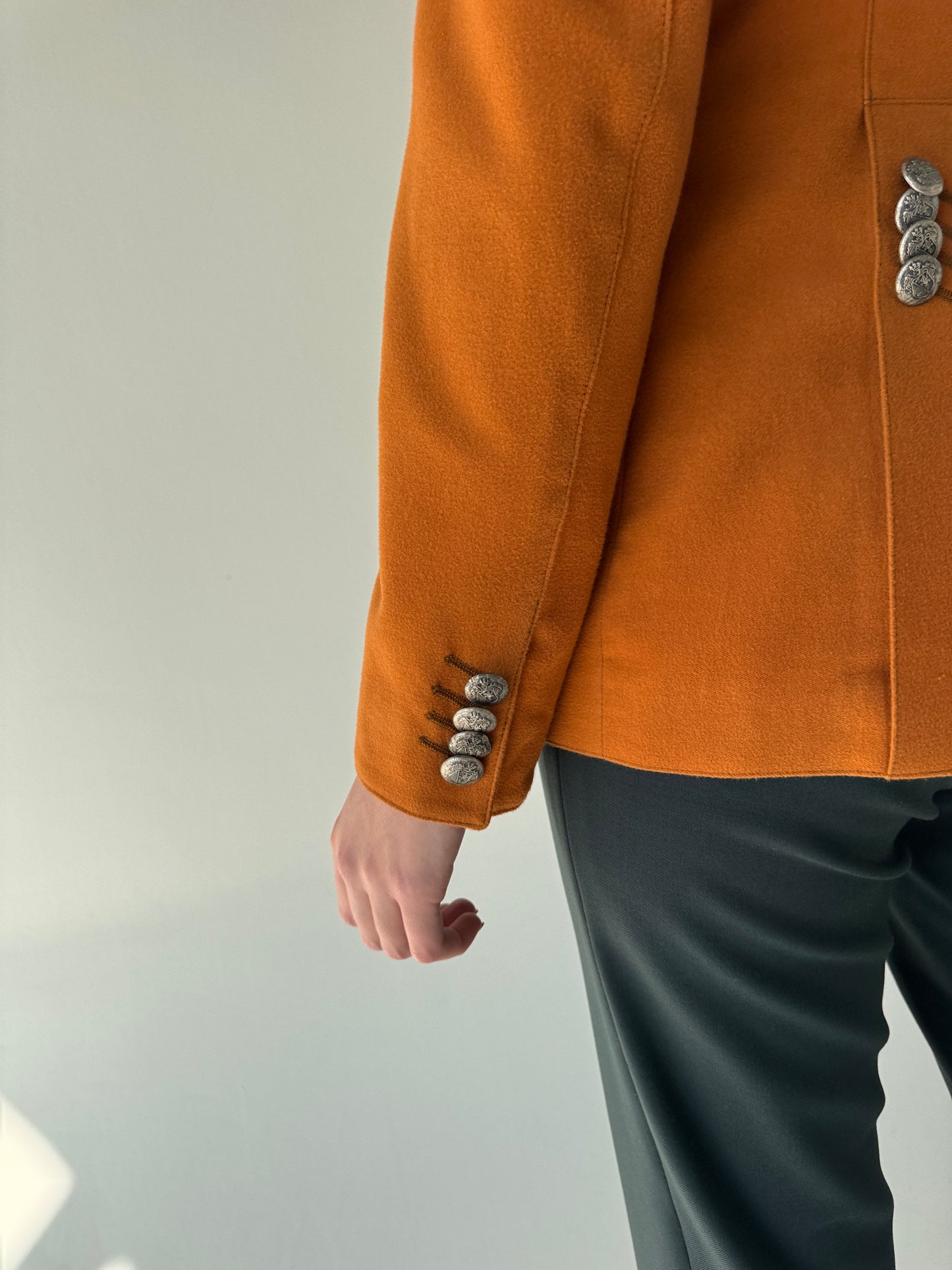 Sacou cambrat pumpkin orange cu aspect de piele întoarsă