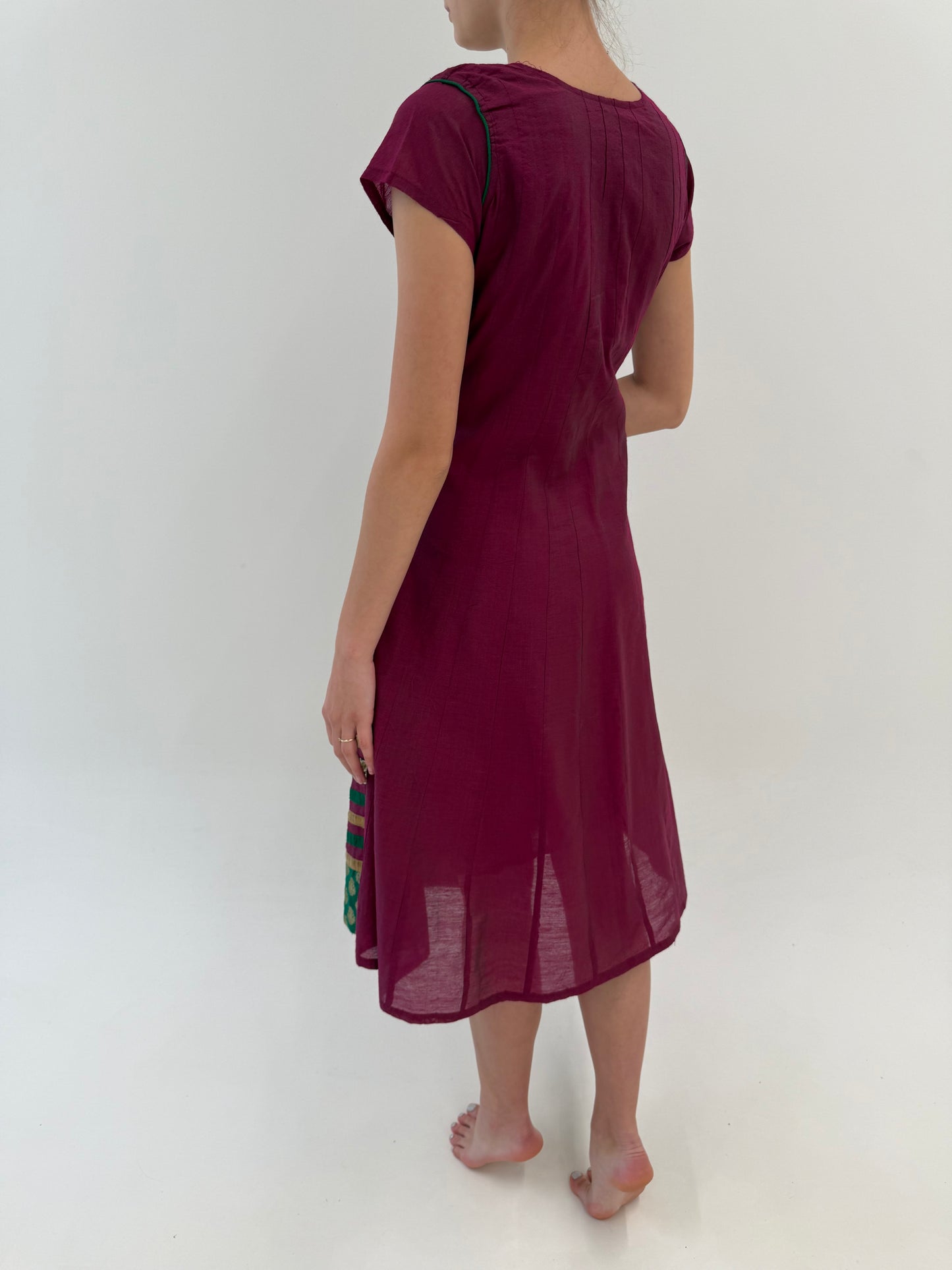 Rochie de inspirație asiatică cu broderie manaula excepțională și inserții aurii ‘kurti dress’