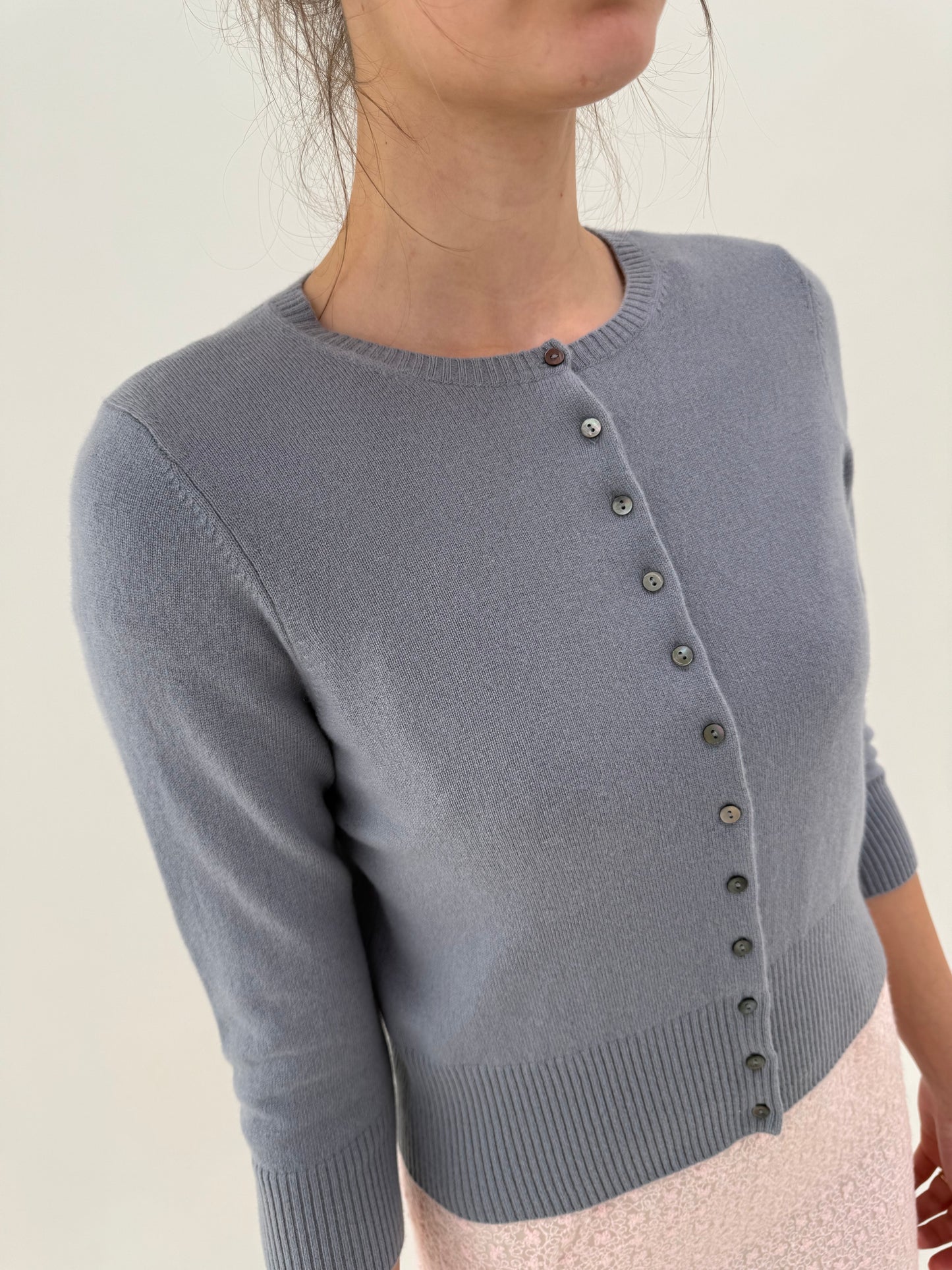 Cardigan gri superb din cașmir cu mânecă 3/4 si ușor cambra