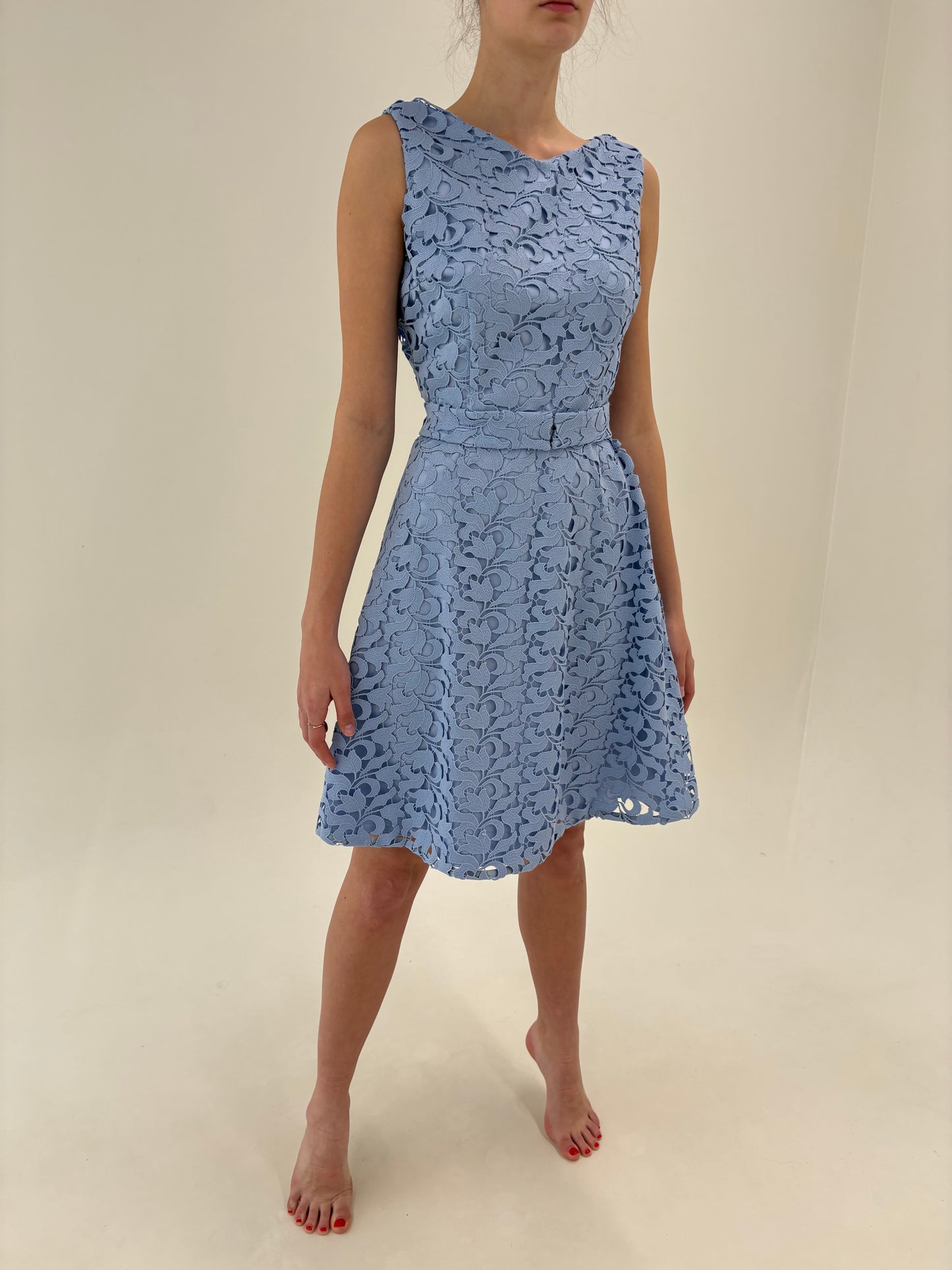 Rochie Hugo Boss baby blue din dantelă guipure cu talie marcată