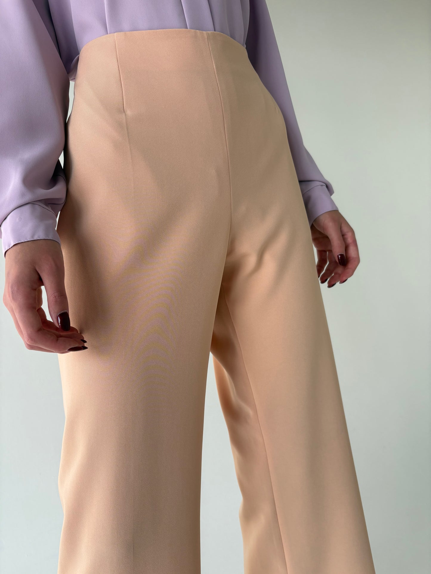 Pantaloni spre palazzo peach nude din stofita cu talie înaltă