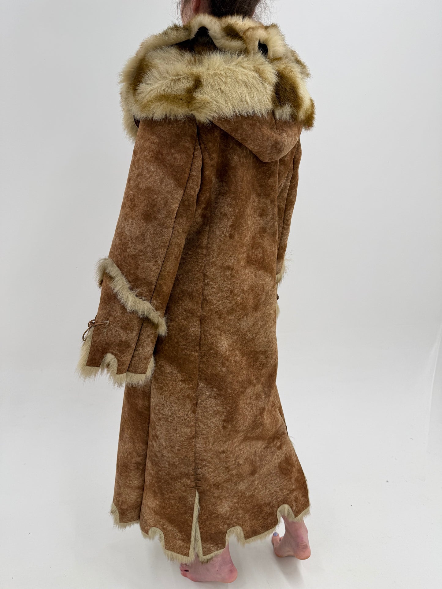 Blană naturală Shearling in croi extrem de lung cambrat cu guler super amplu