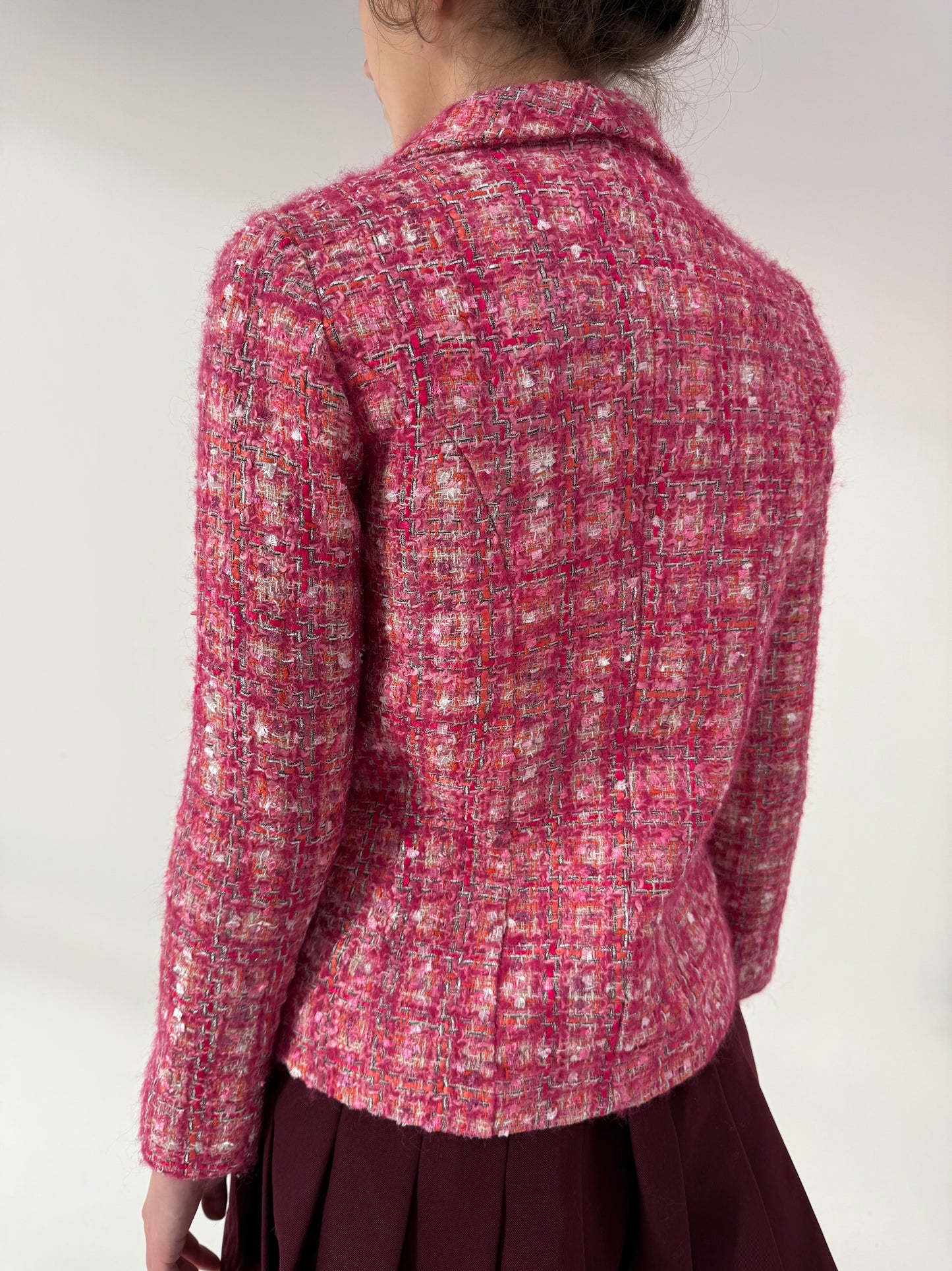 Sacou cambrat în stil Chanel din tweed bijuterie gros cu inserții prețioase