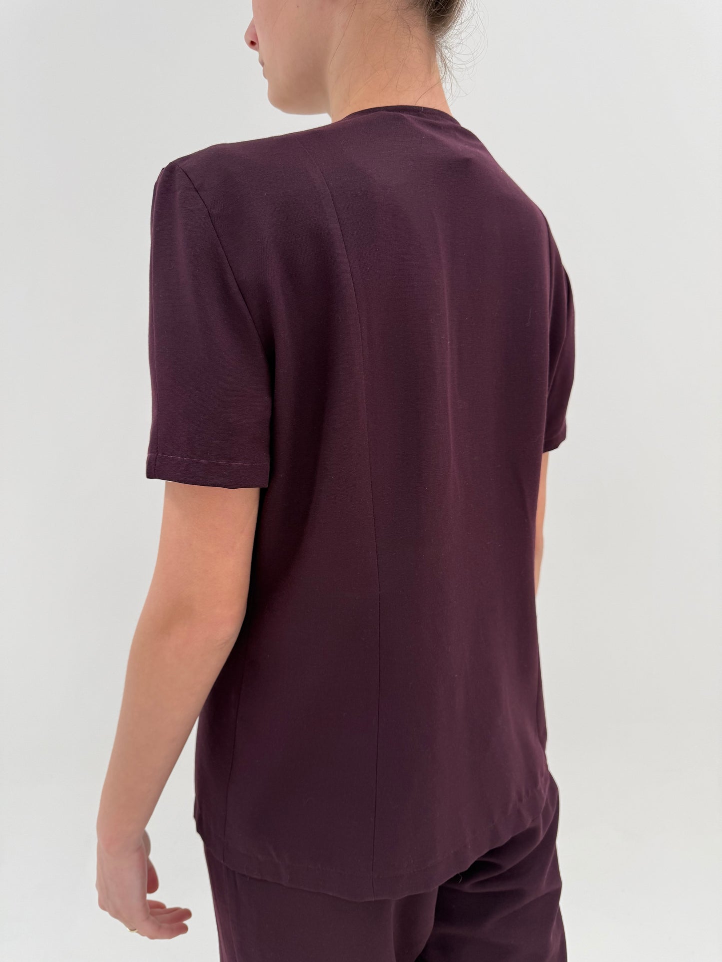 Costum vintage de vară aubergine cu sacou cambrat și pantaloni drapați