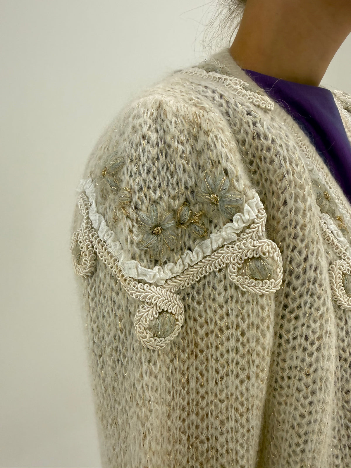 Jacheta vintage / cardigan bijuterie cu broderie manuală 3D din lana