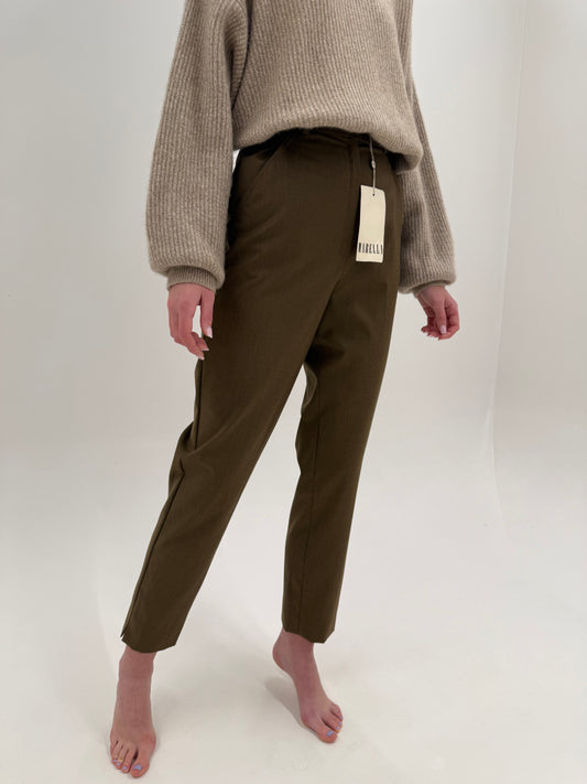 Pantaloni noi Marella by Max Mara tigareta din lana extrafina în culoare superbă