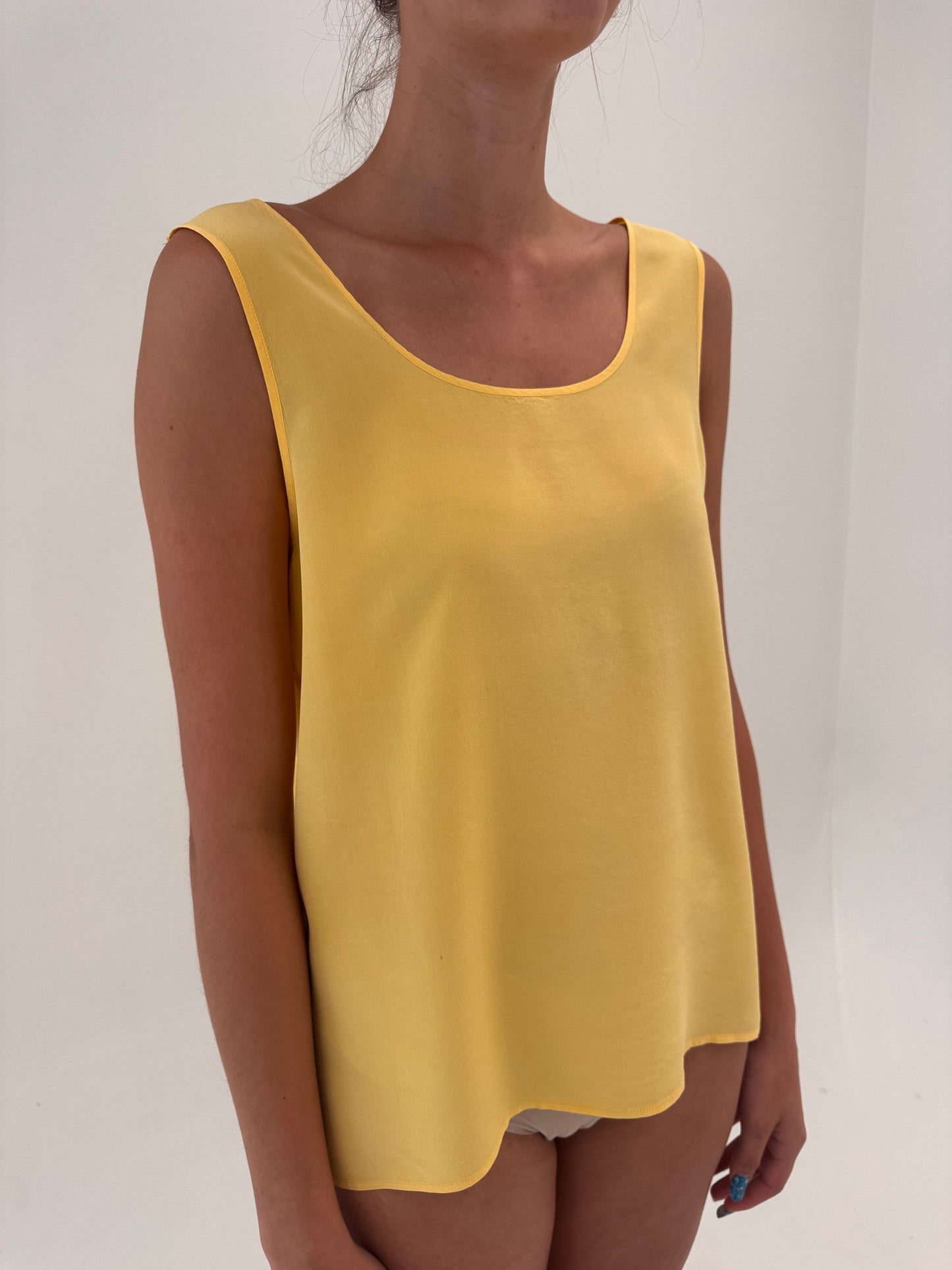 Top butter yellow din mătase naturală în croi minimalist
