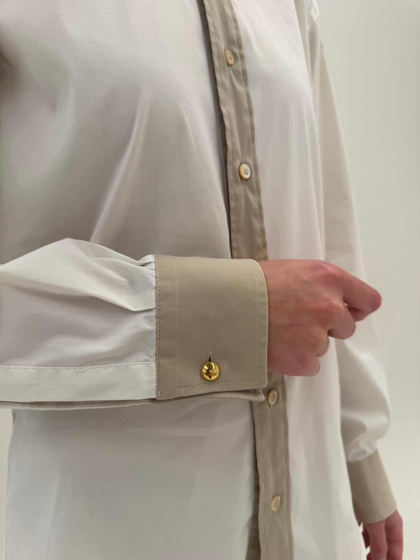 Cămașa Prada cu manșete și guler contrastante