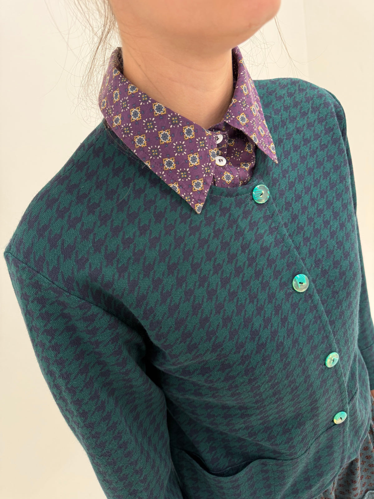 Cardigan tip sacou în stil Chanel pied de coq din tricot fin de lana