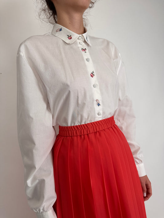 Cămașa vintage cu broderie delicată din panzica de bumbac