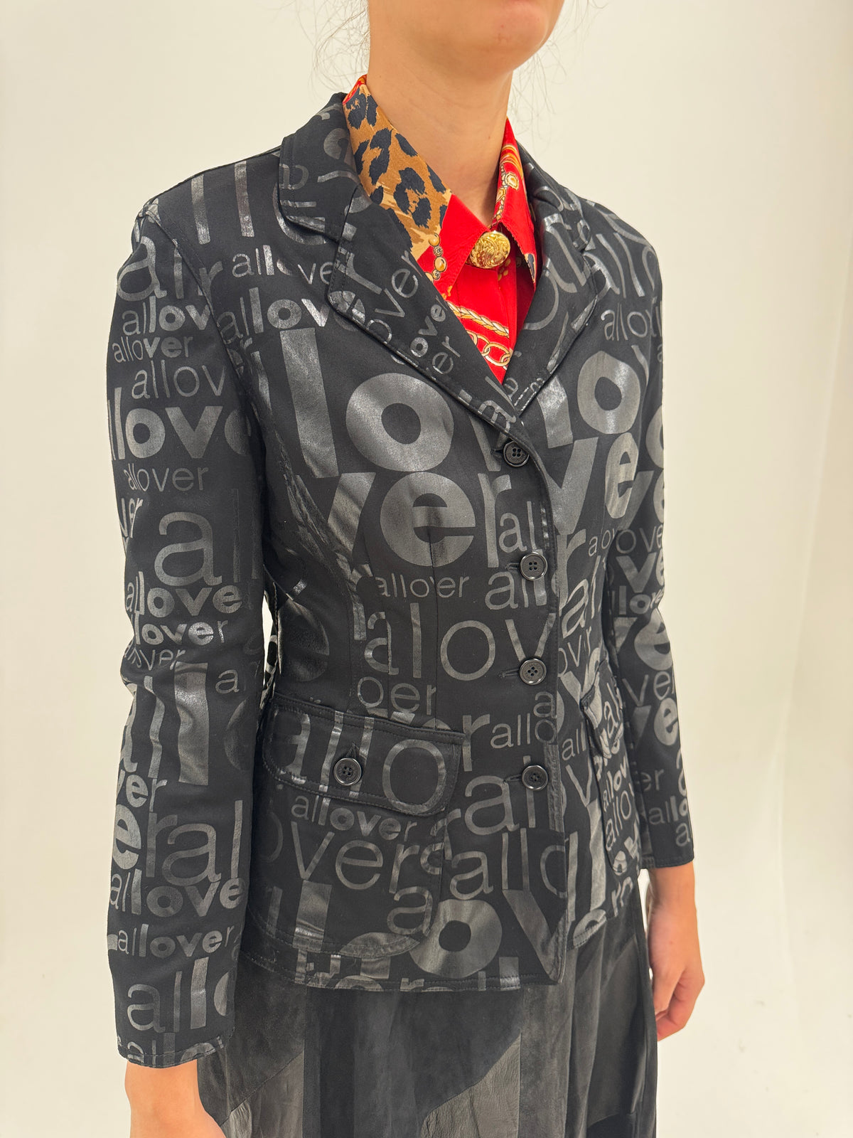 Sacou Moschino negru cambrat petite cu print cu aspect de piele naturală