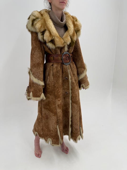 Blană naturală Shearling in croi extrem de lung cambrat cu guler super amplu