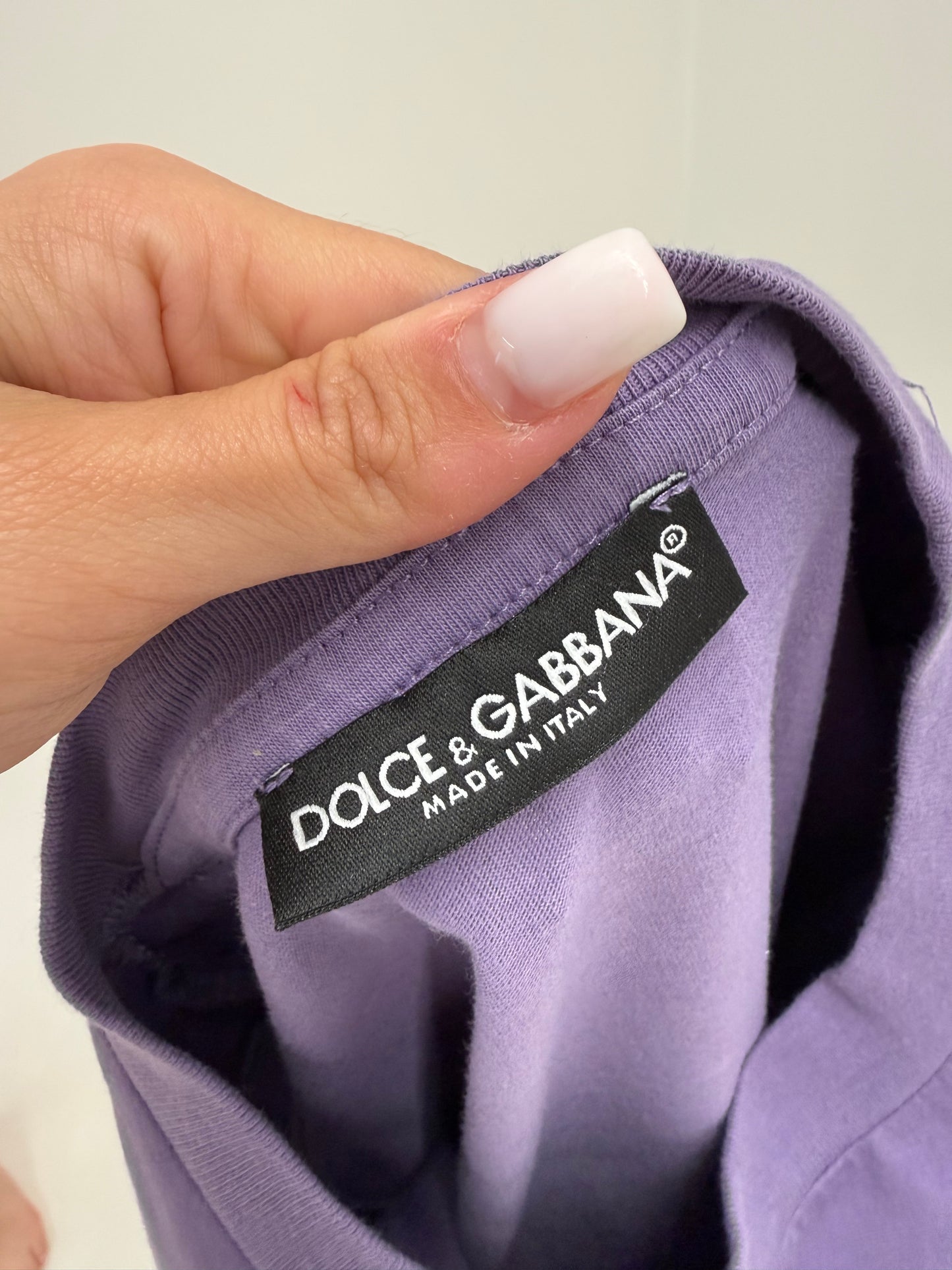 Top Dolce&Gabbana lavender din bumbac de gramaj mare cu logoul discret embosat