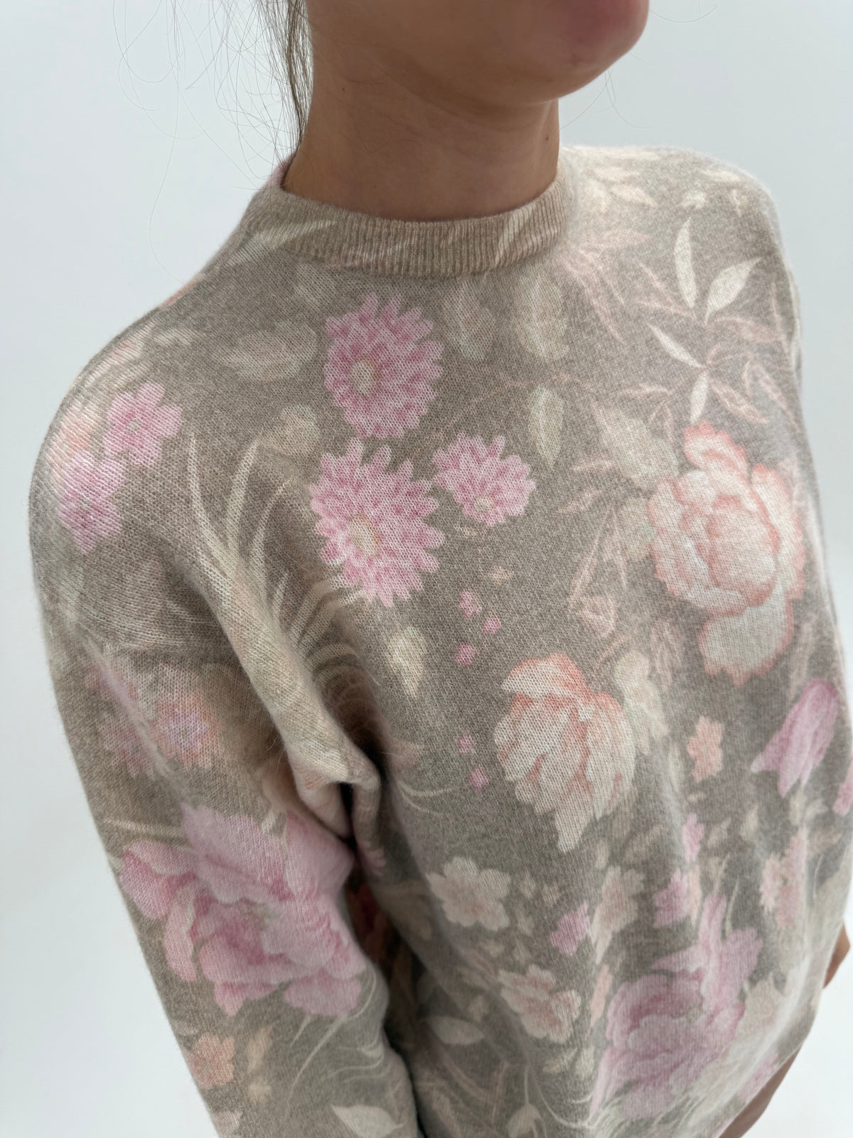 Pulover vintage italian light nude din lana extrafina cu Angora și print floral superb
